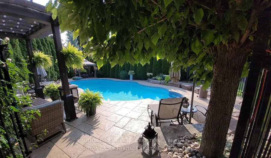 35 Pondmede Crescent