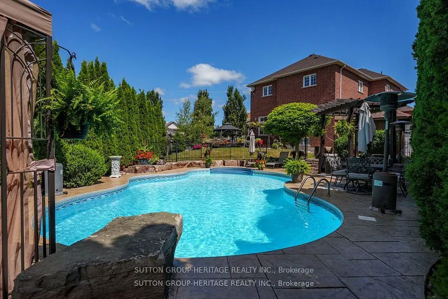 35 Pondmede Crescent