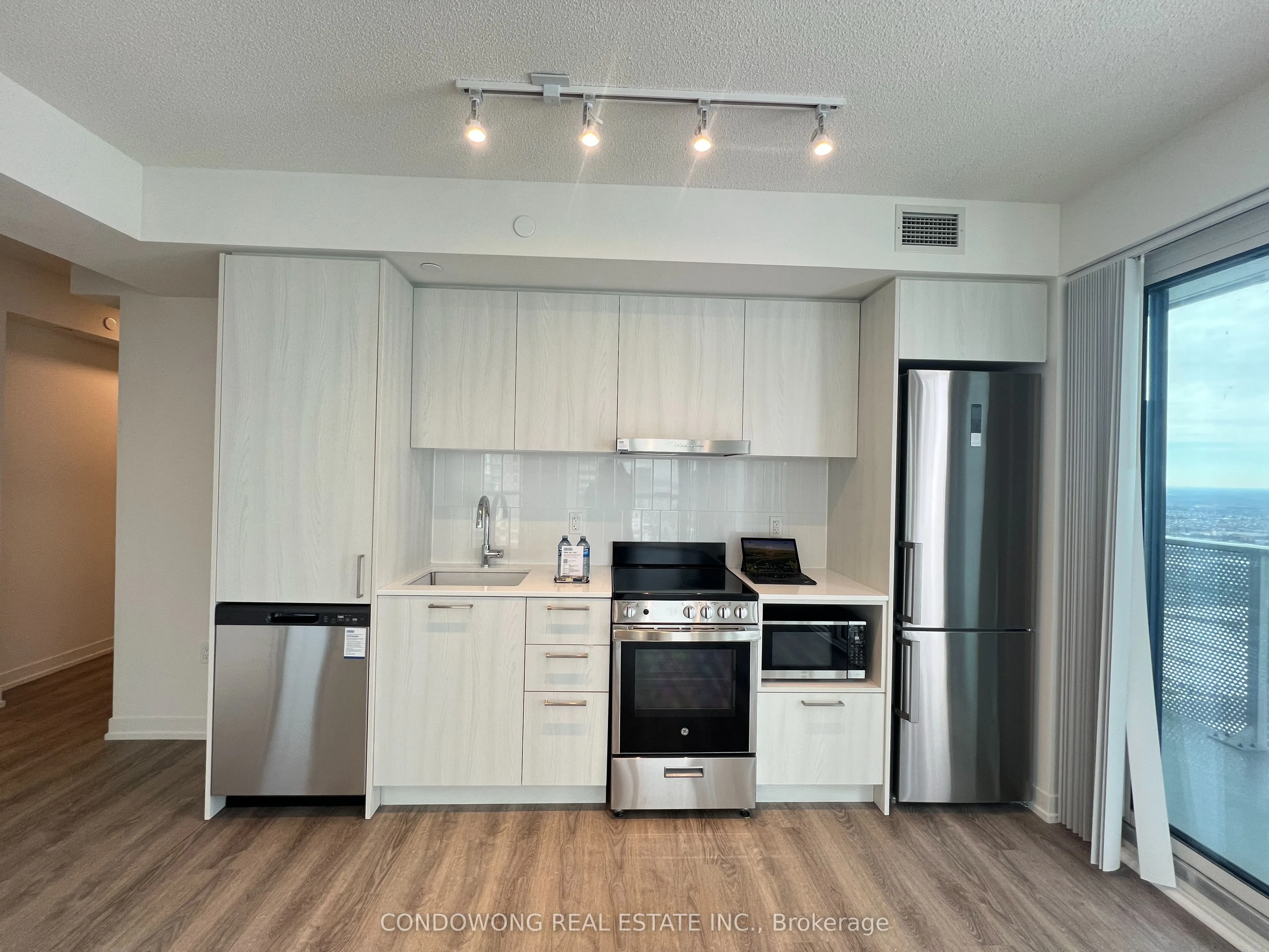 195 Commerce Street, #4015
