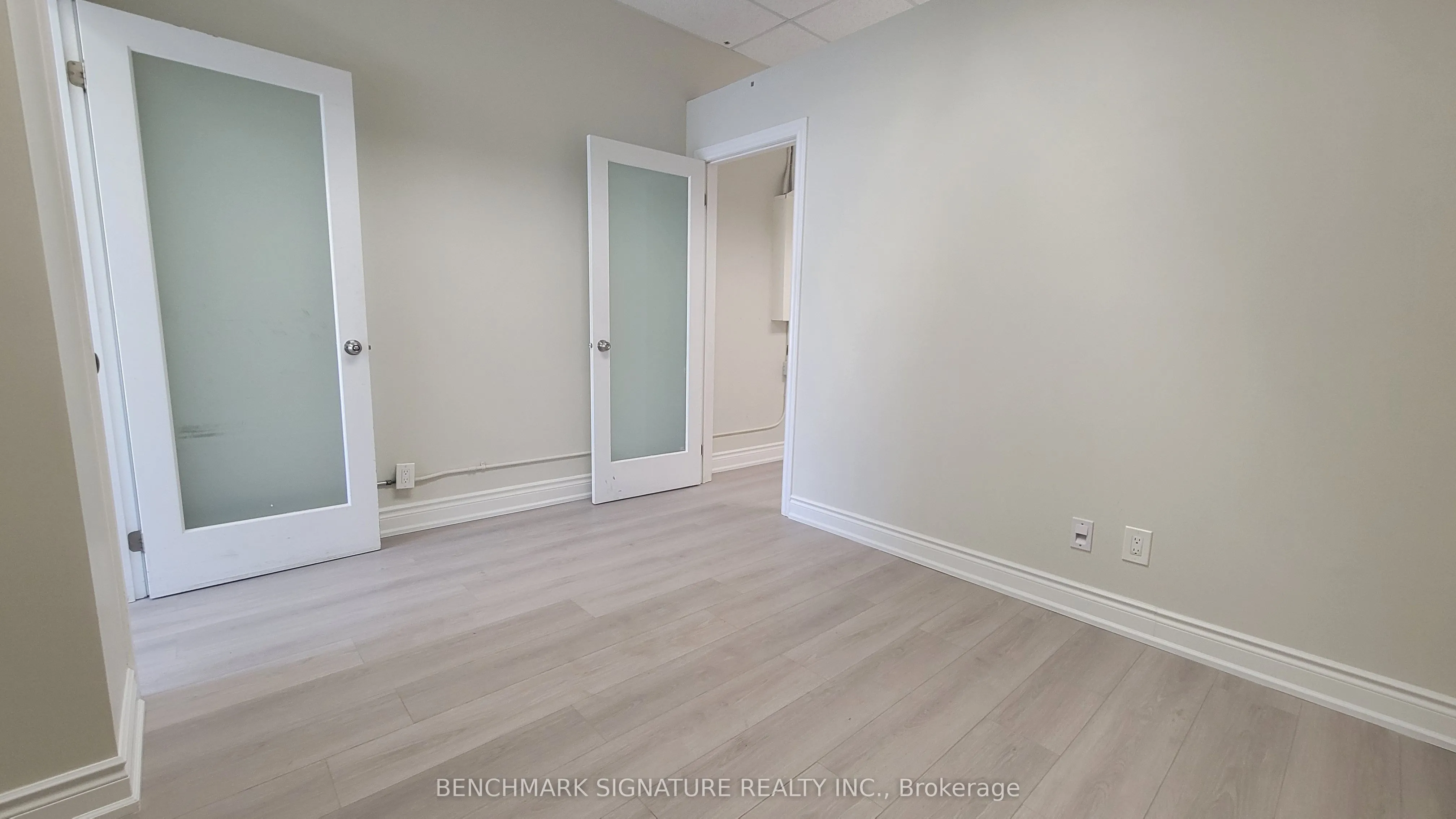 9140 Leslie Street, #301