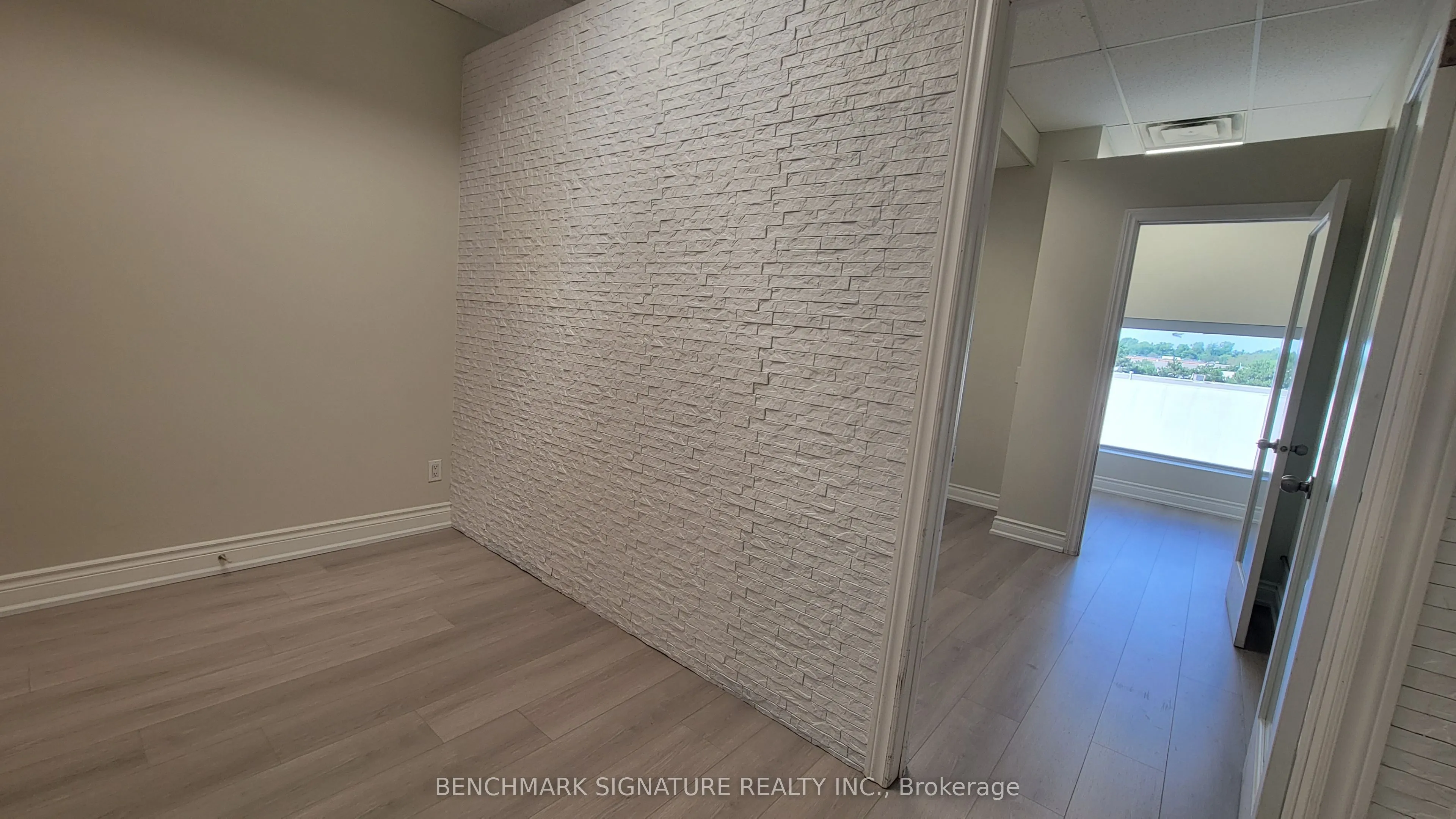 9140 Leslie Street, #301