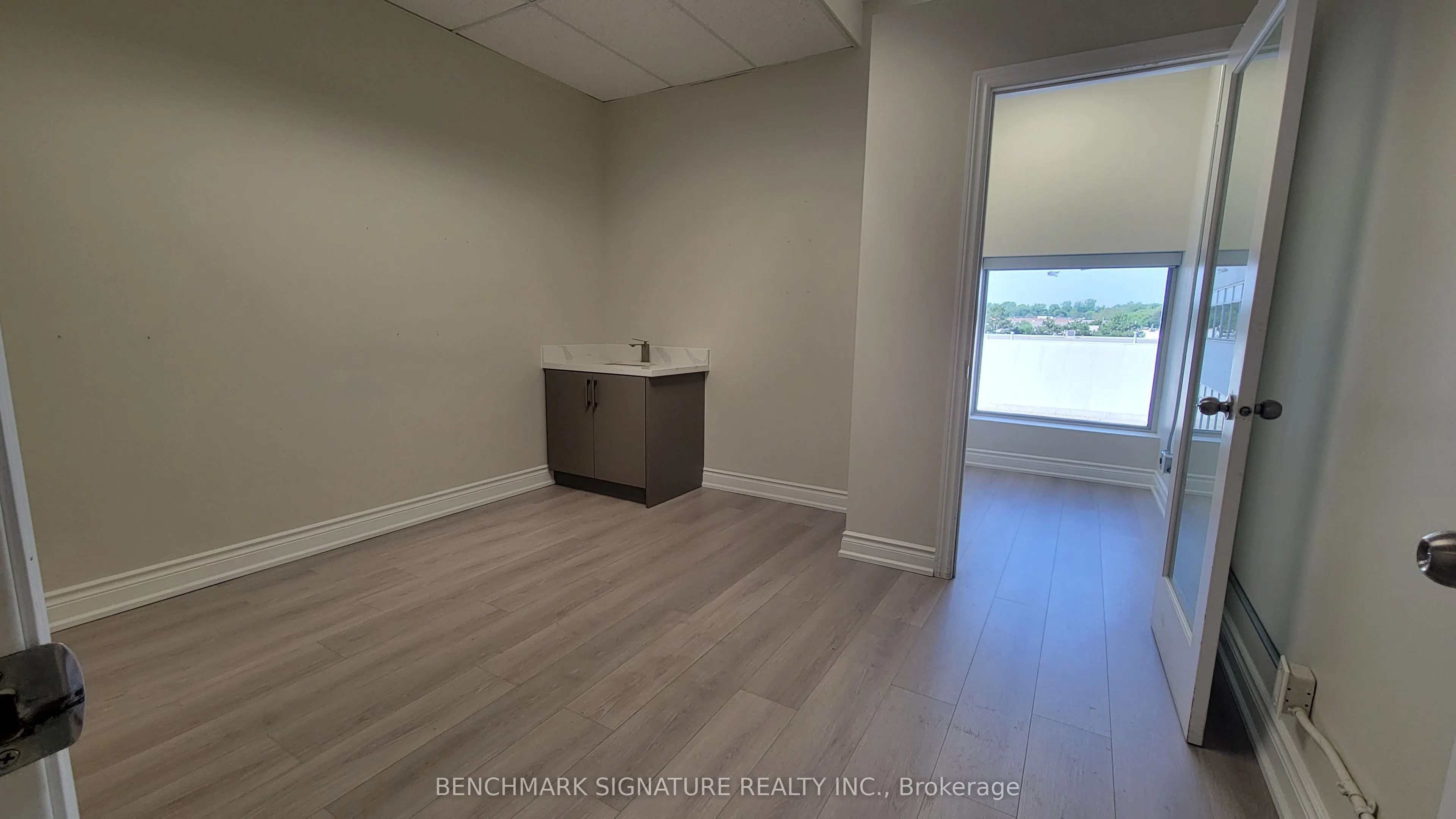9140 Leslie Street, #301