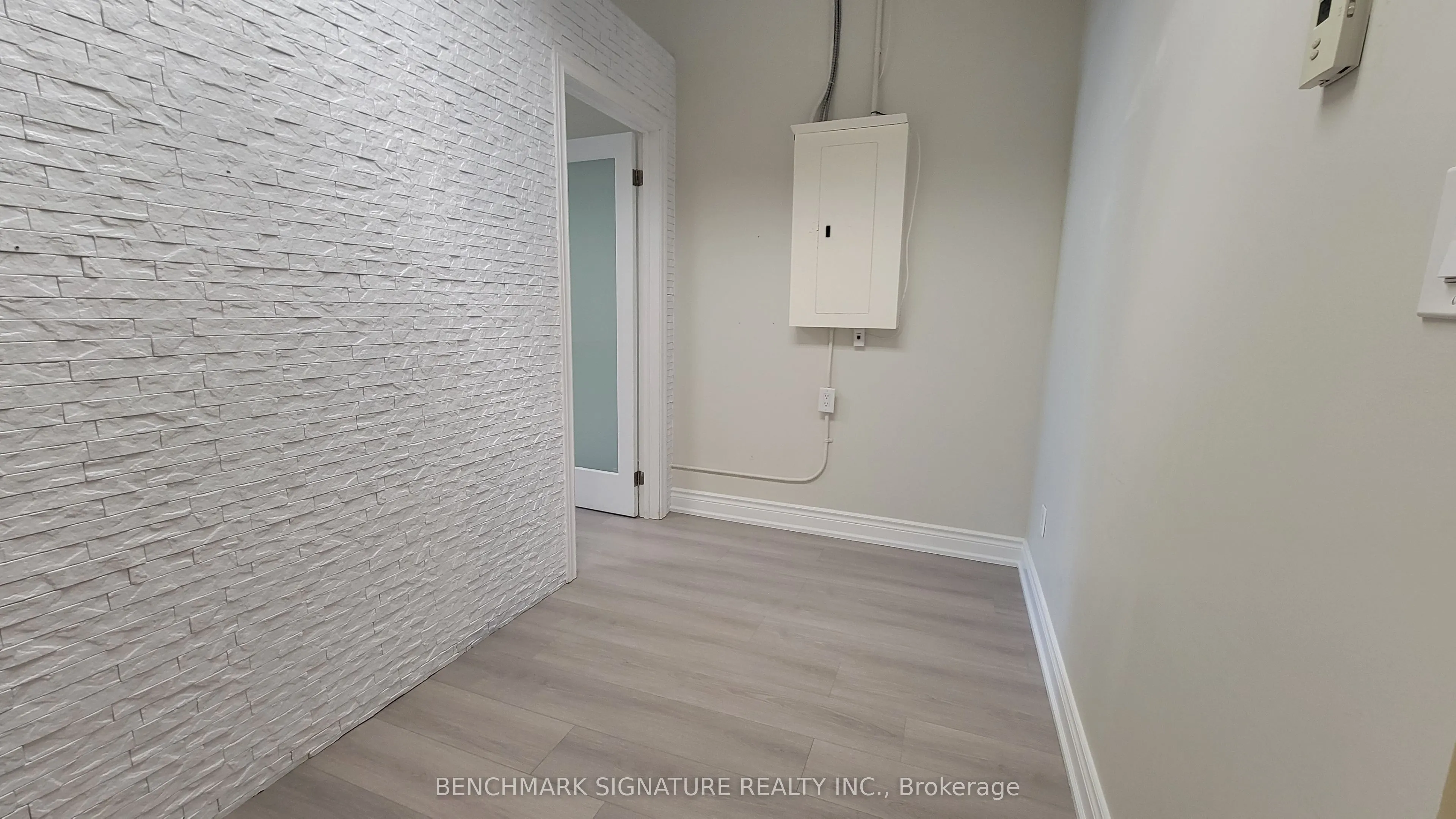9140 Leslie Street, #301