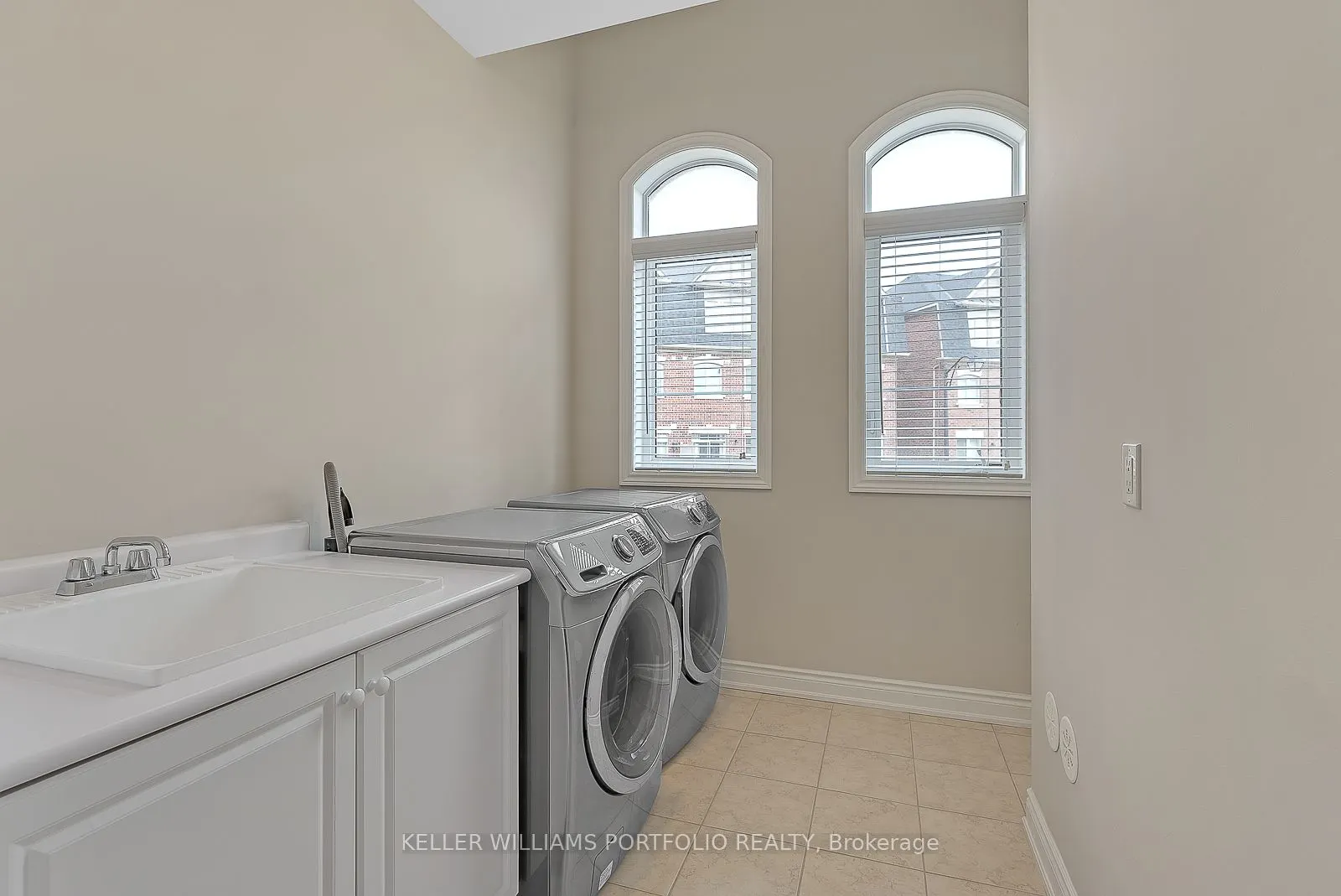 1331 Major Mackenzie Drive W, #83