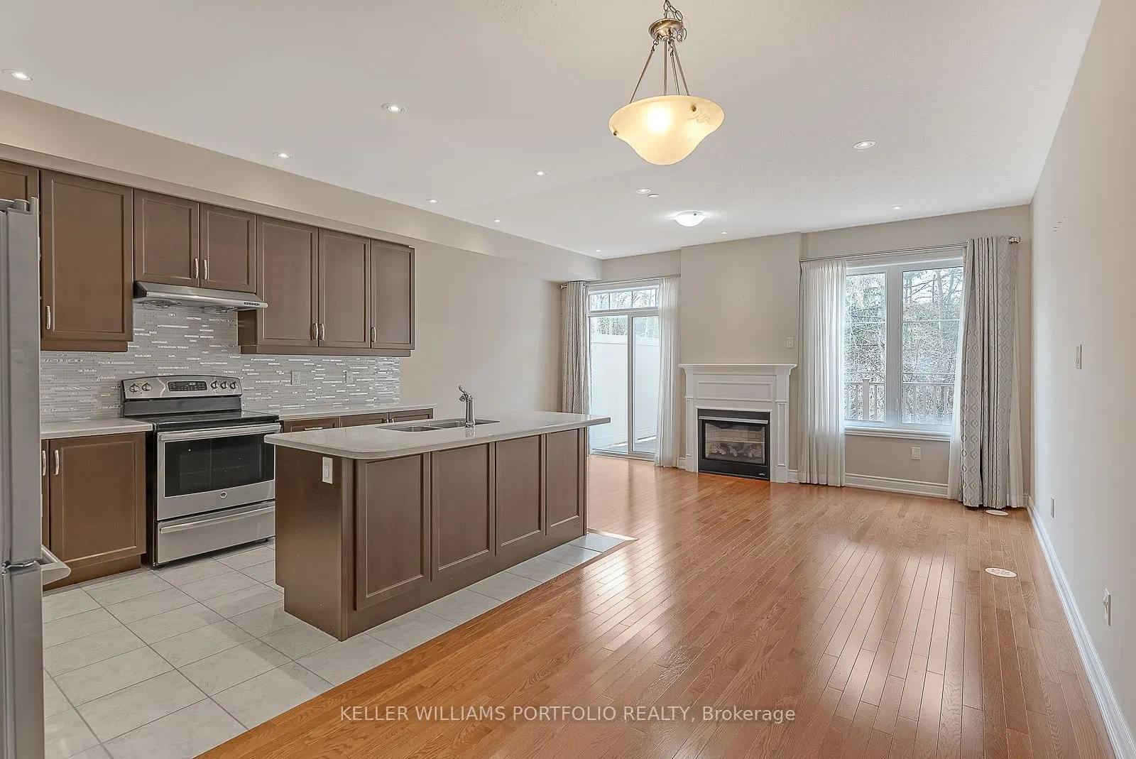 1331 Major Mackenzie Drive W, #83