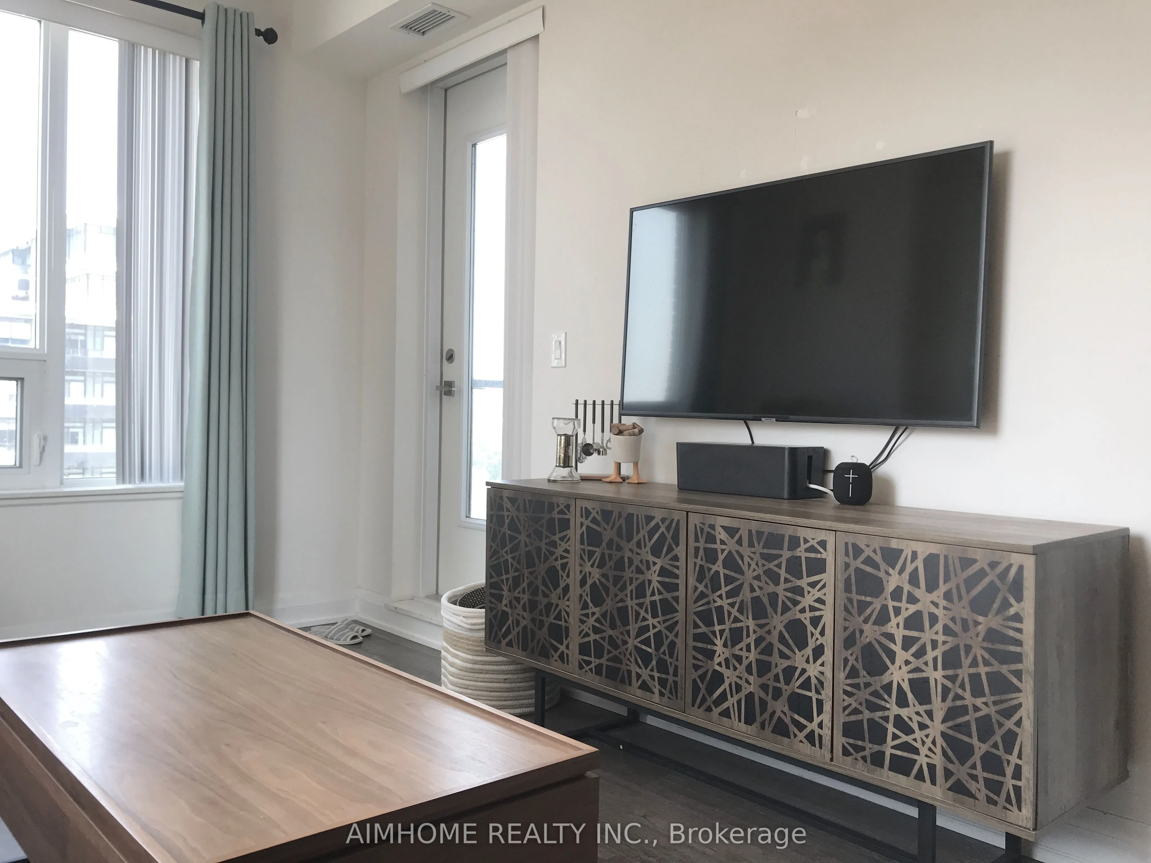 28 Uptown Drive, #605