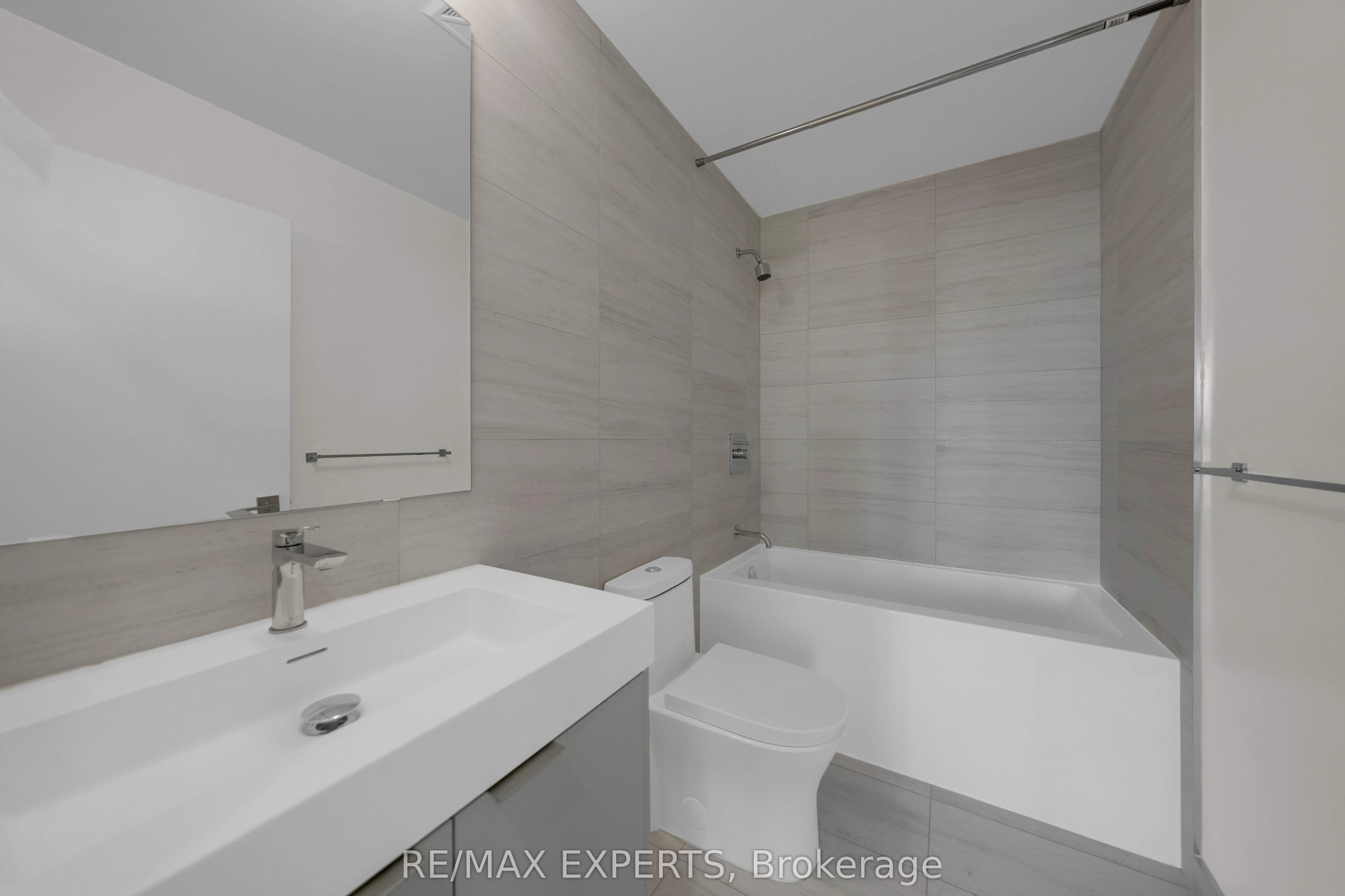 10 Abeja Street, #424