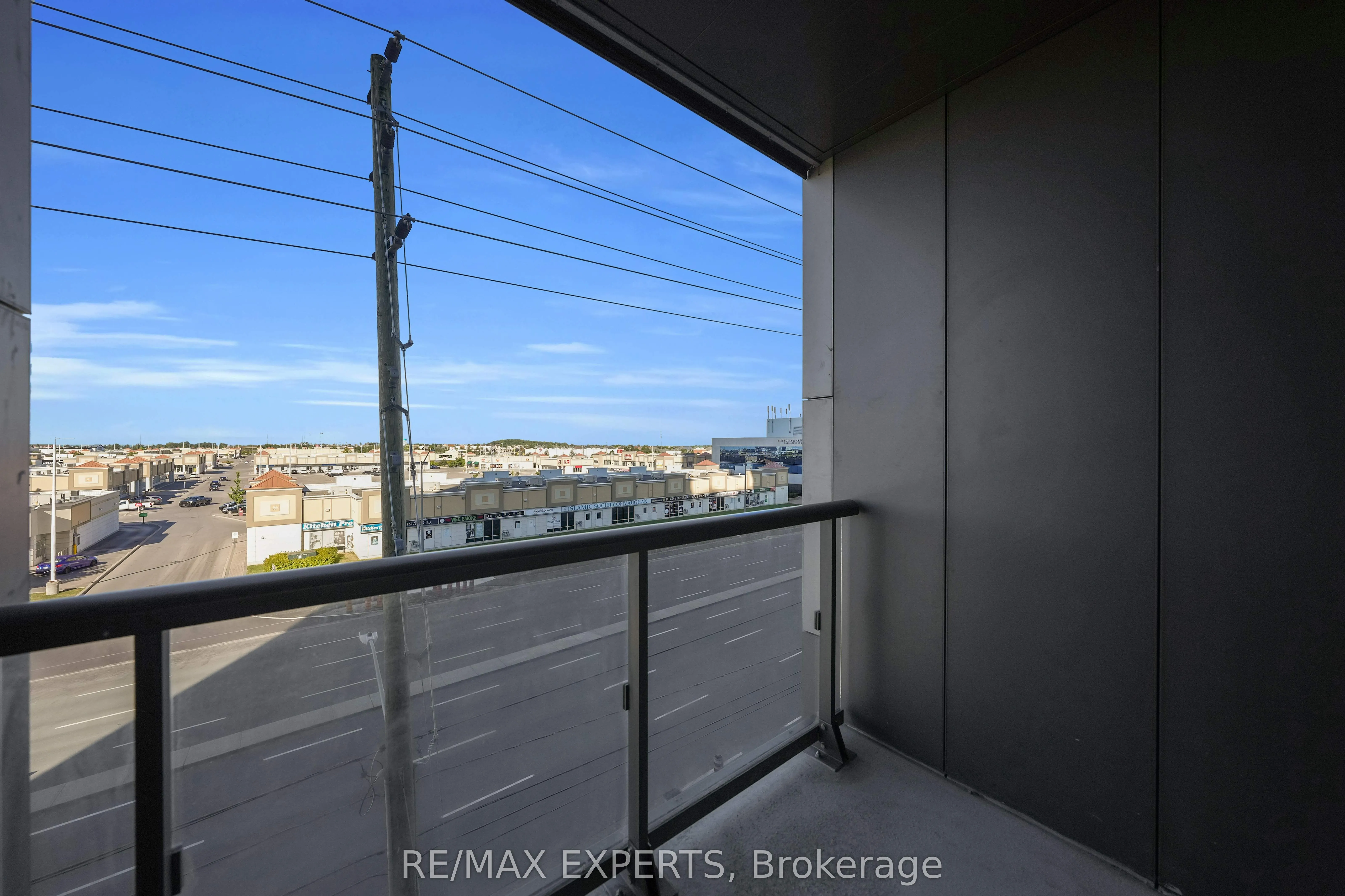 10 Abeja Street, #424