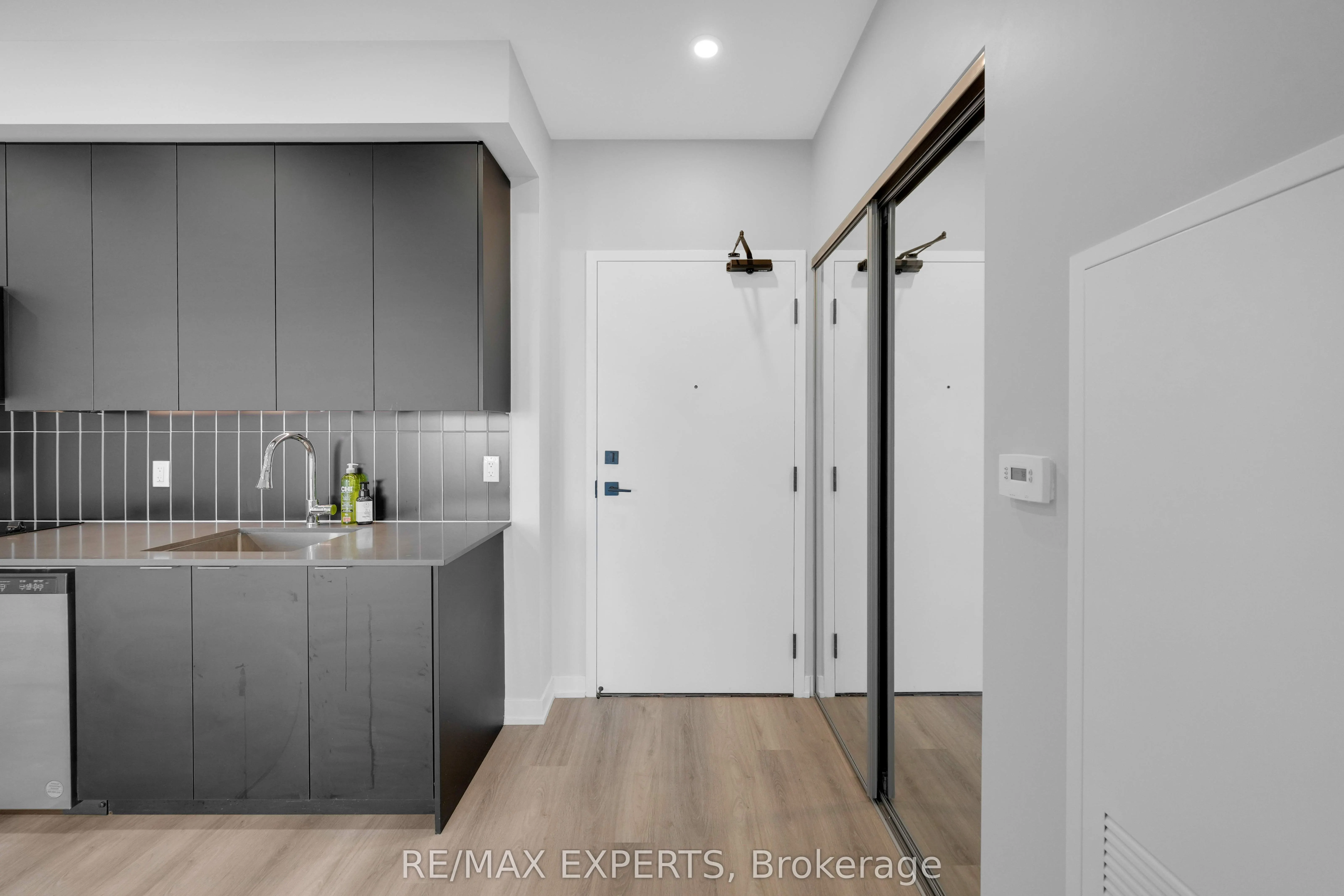 10 Abeja Street, #424