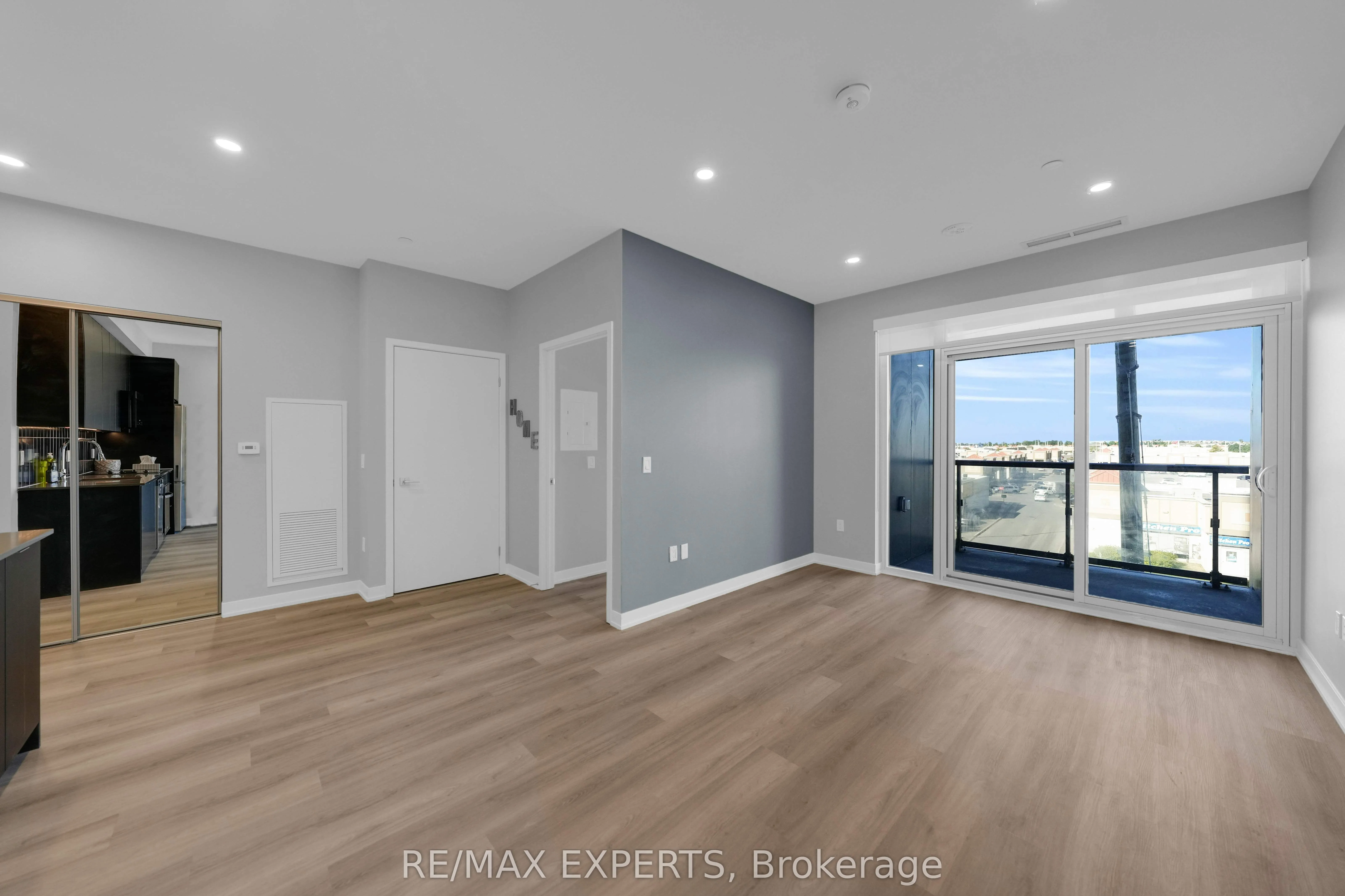 10 Abeja Street, #424