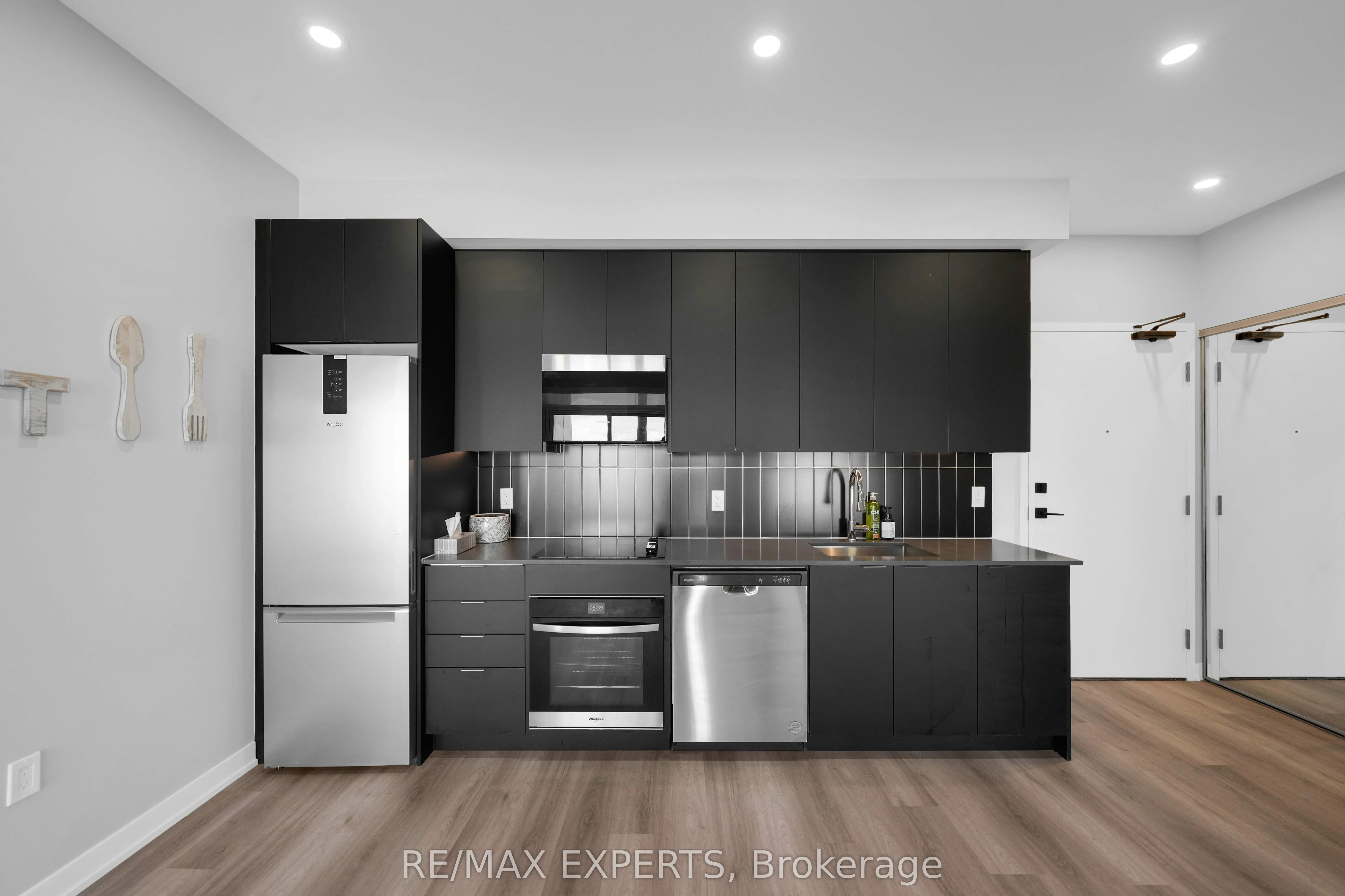 10 Abeja Street, #424