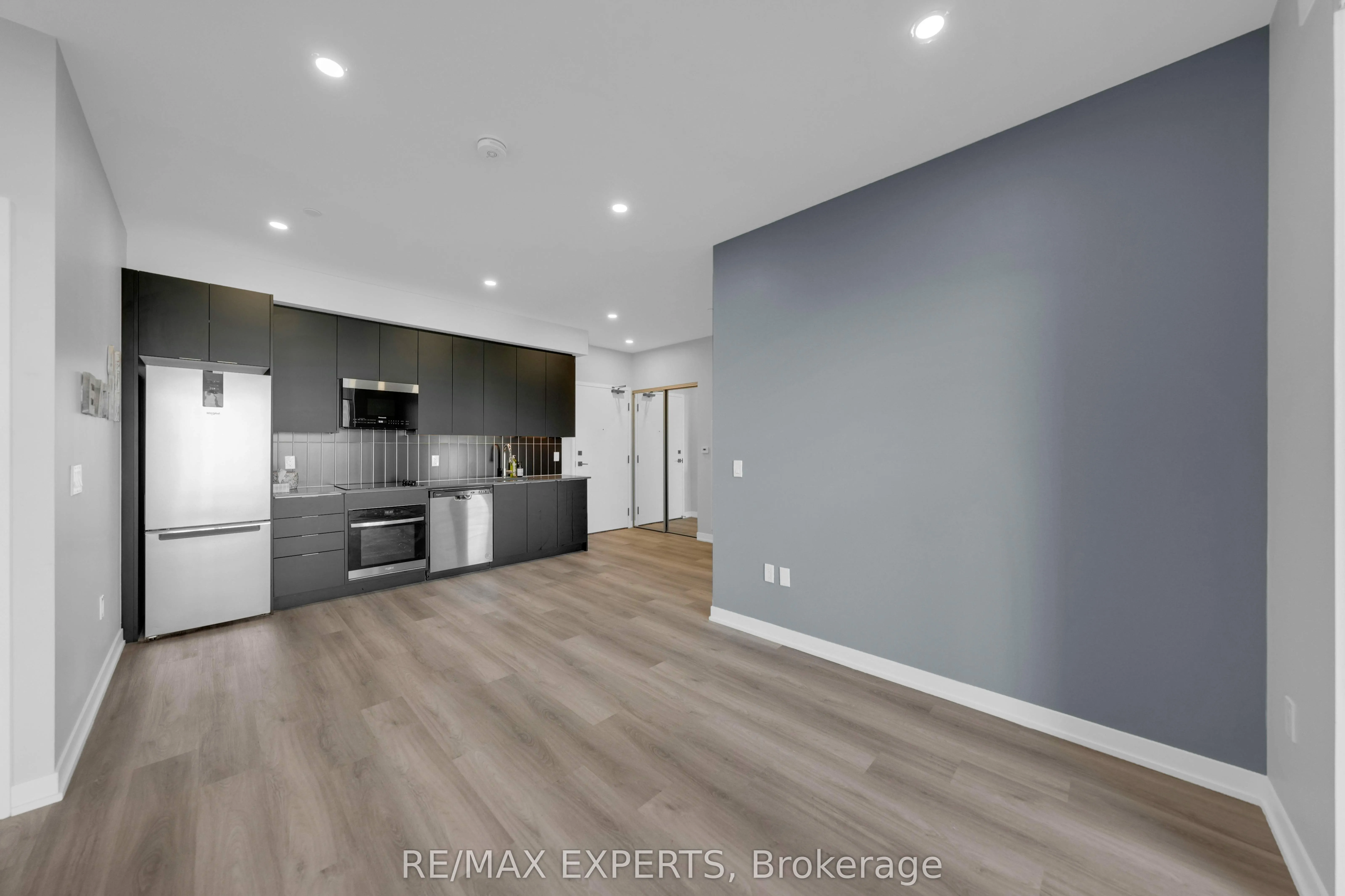 10 Abeja Street, #424