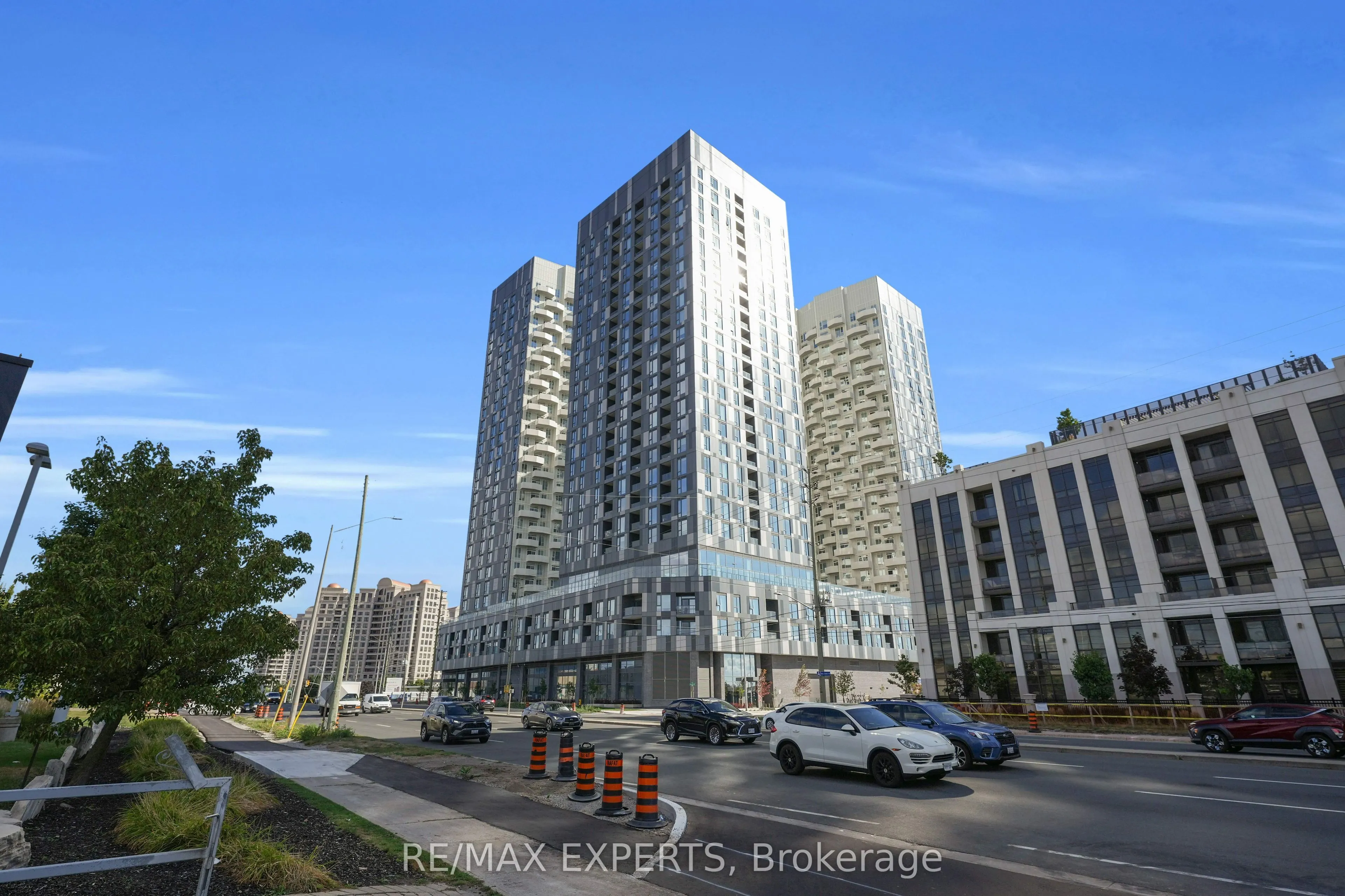 10 Abeja Street, #424