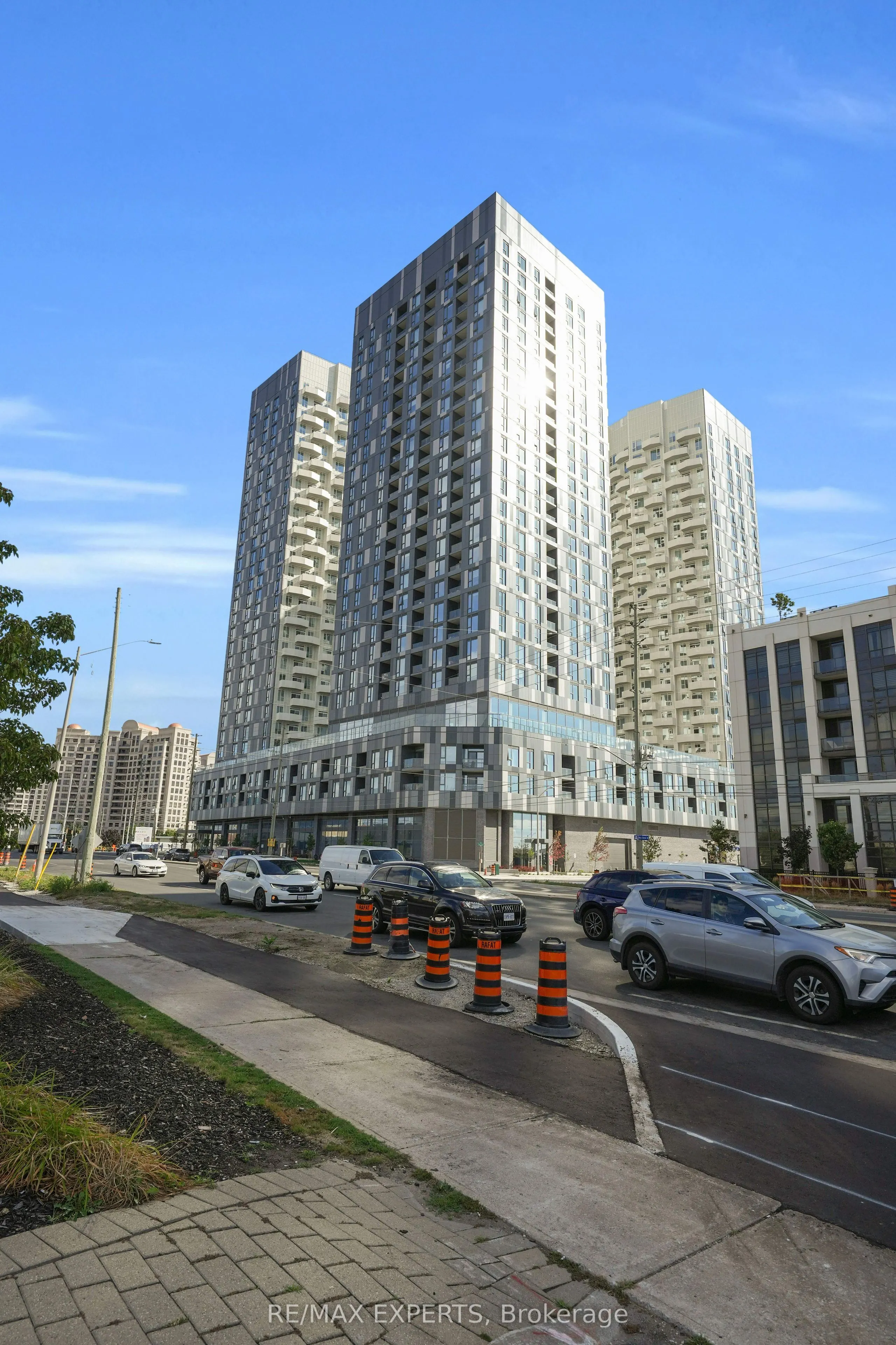 10 Abeja Street, #424