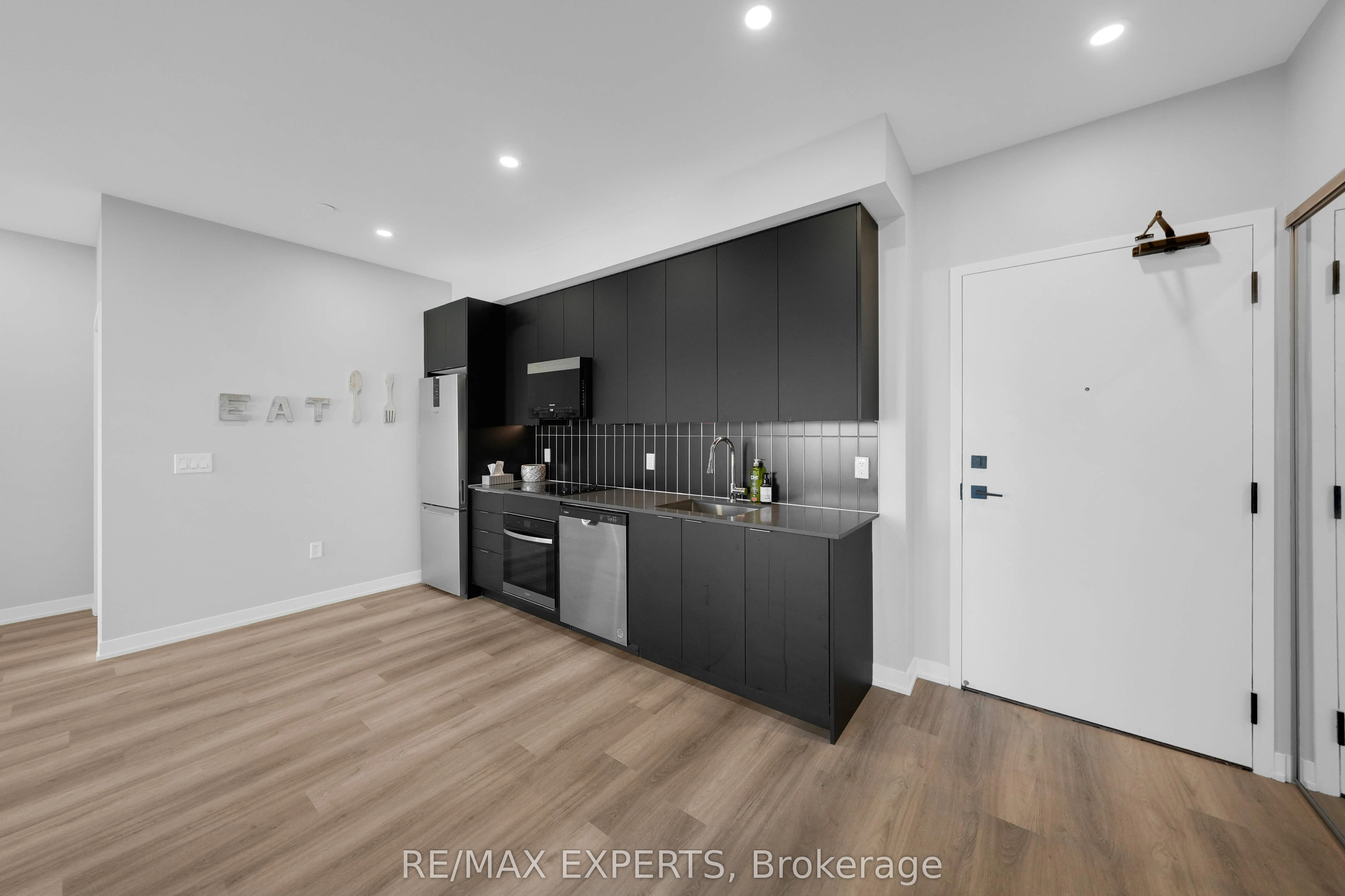 10 Abeja Street, #424