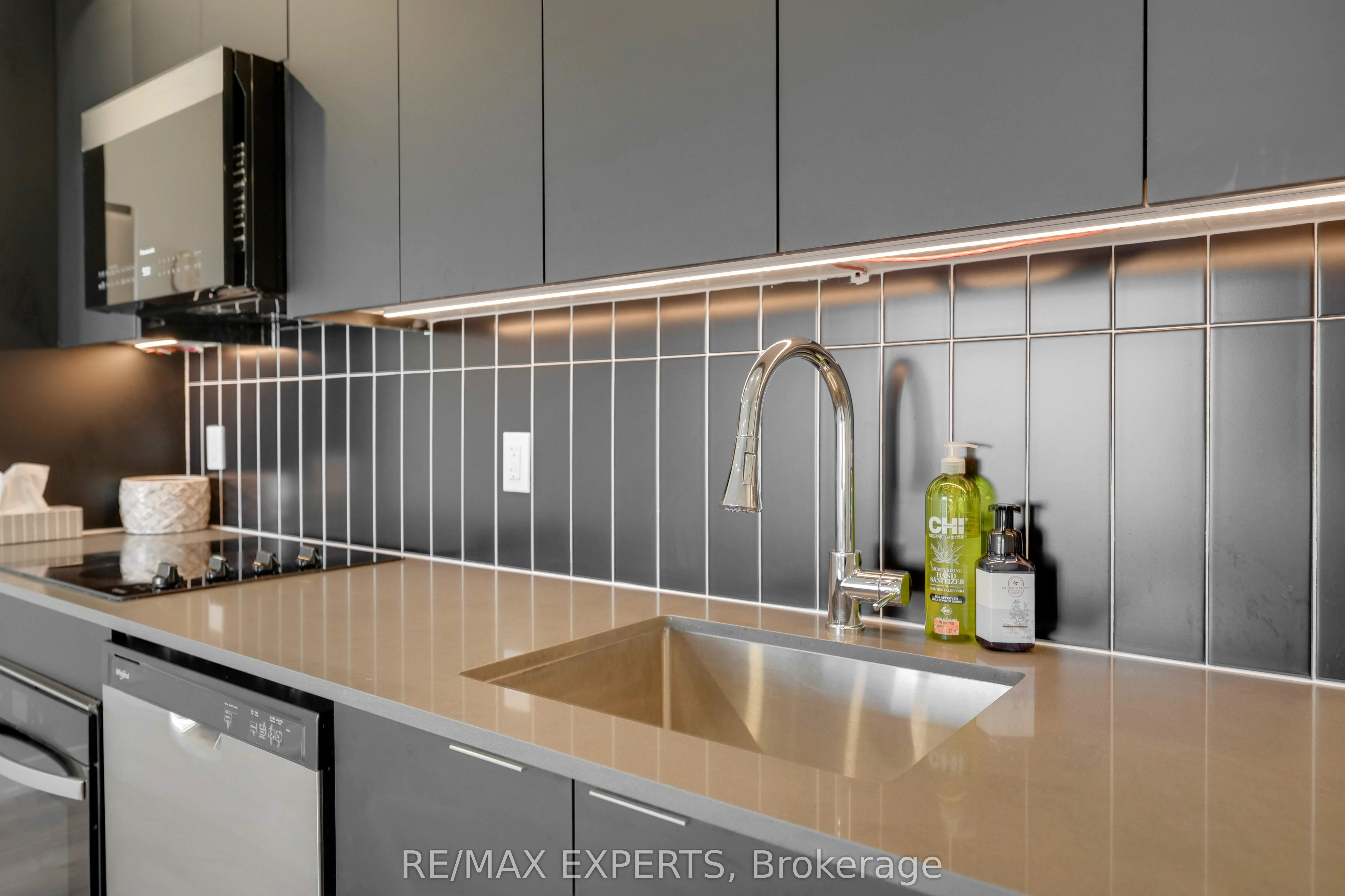 10 Abeja Street, #424