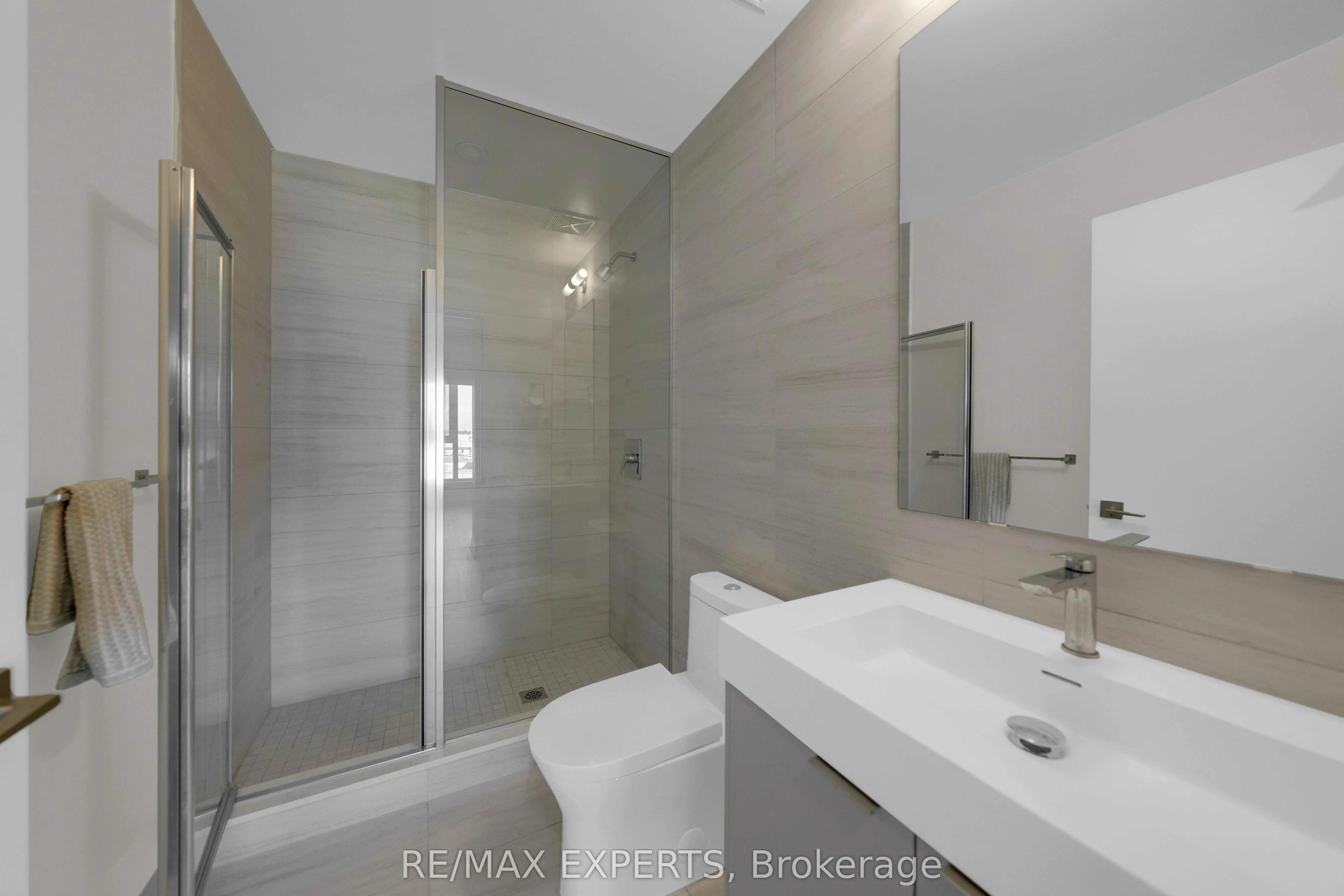 10 Abeja Street, #424