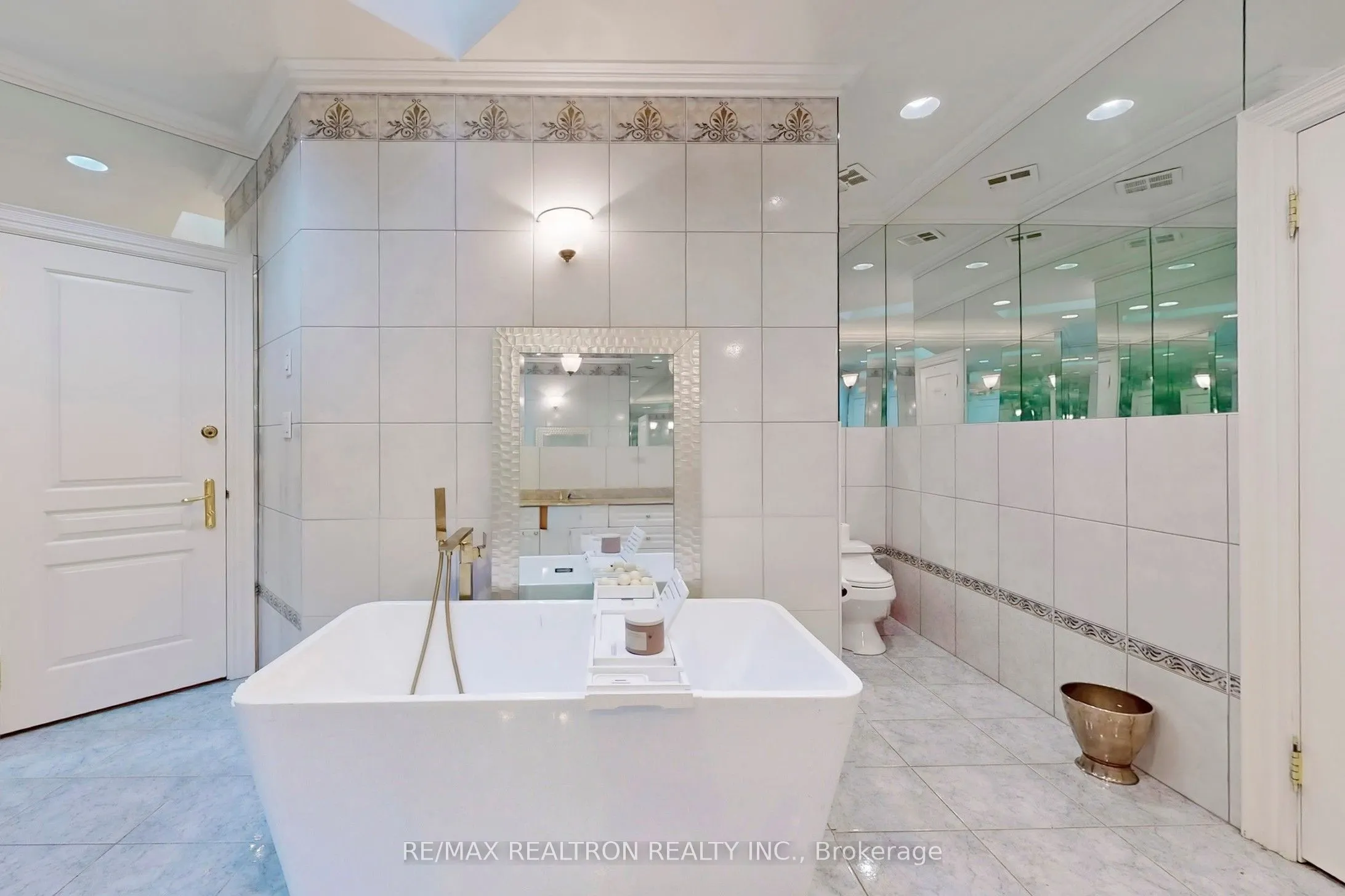 161 Renaissance Court