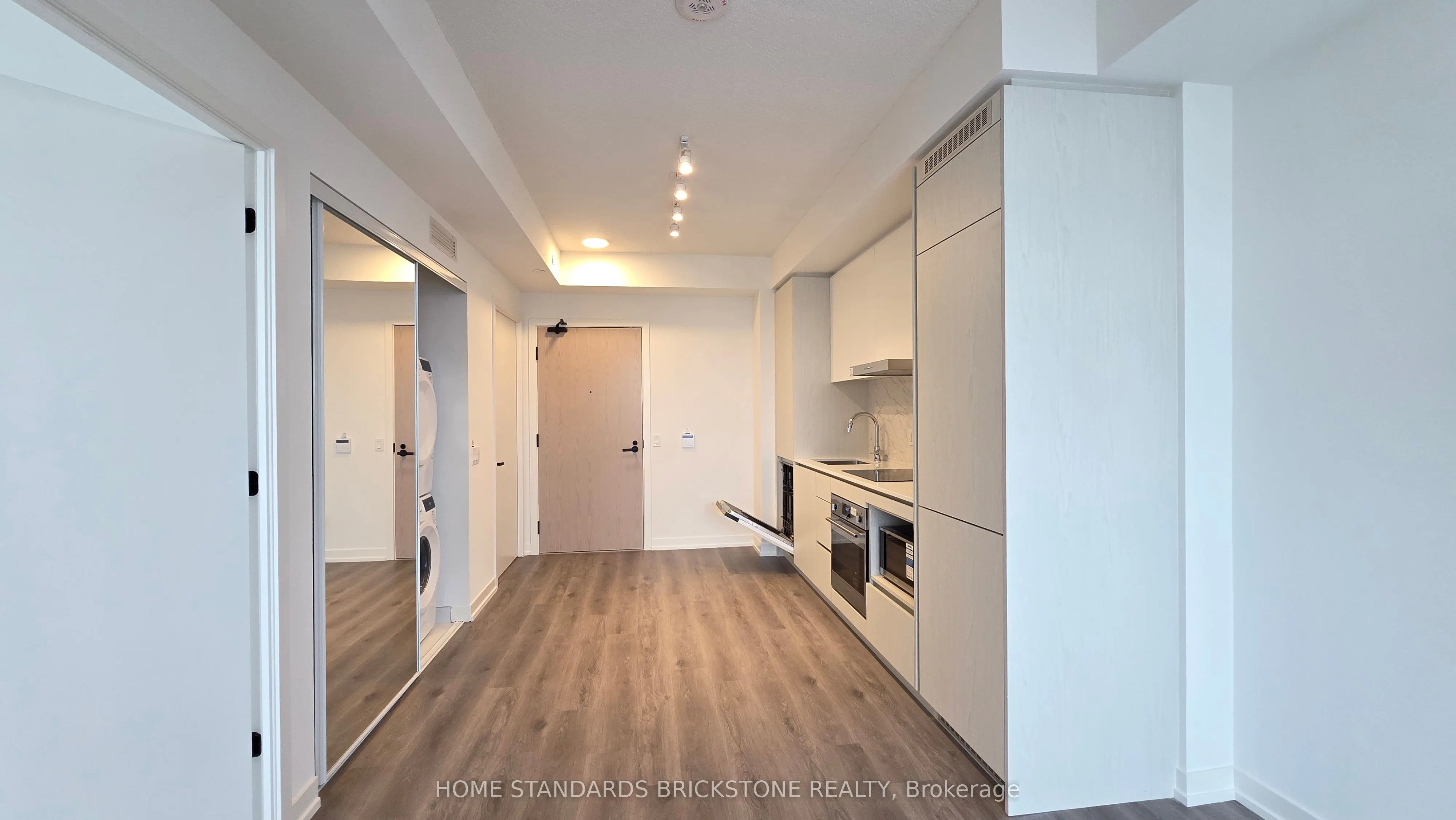 28 Interchange Way, #3711