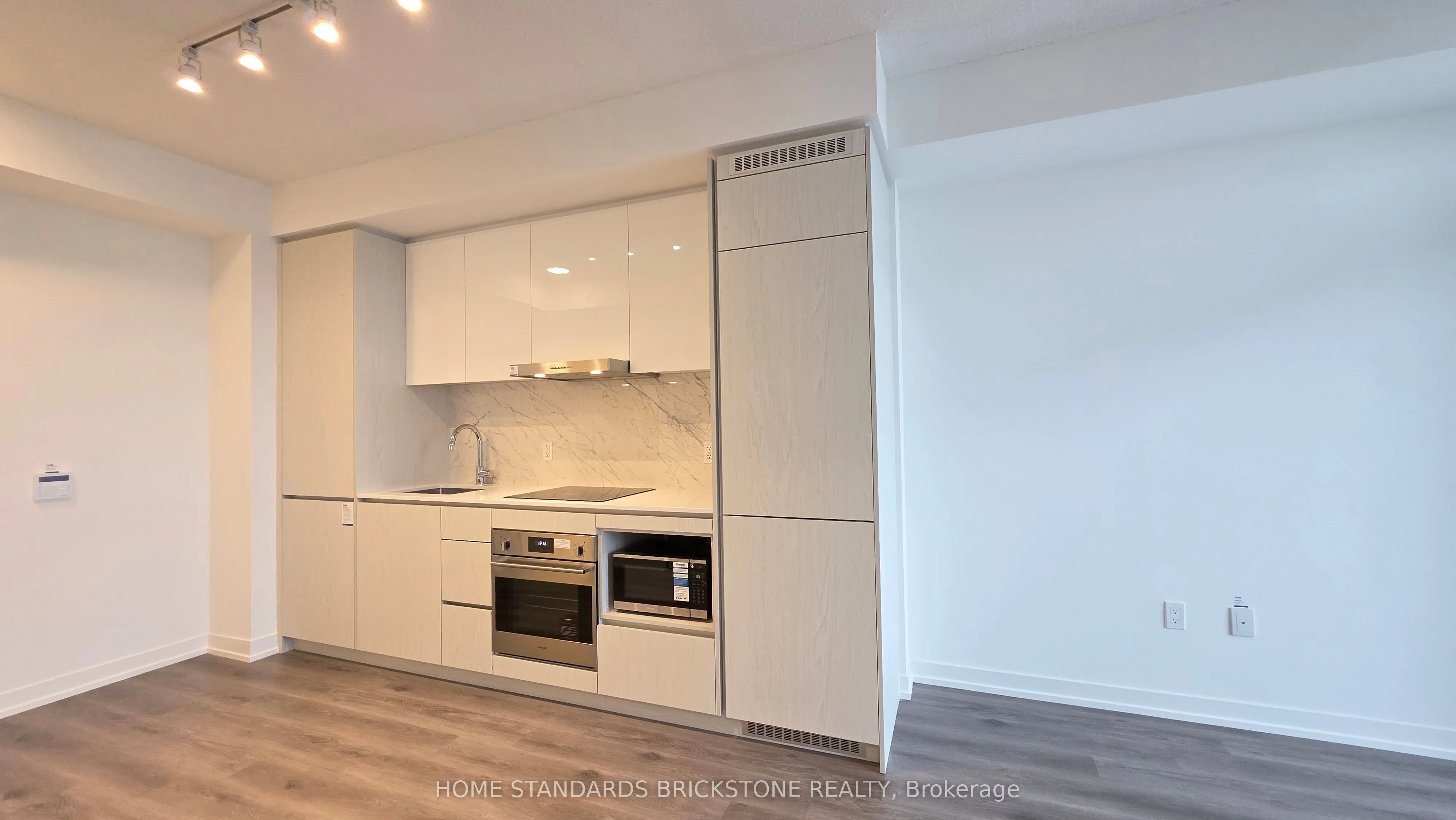 28 Interchange Way, #3711