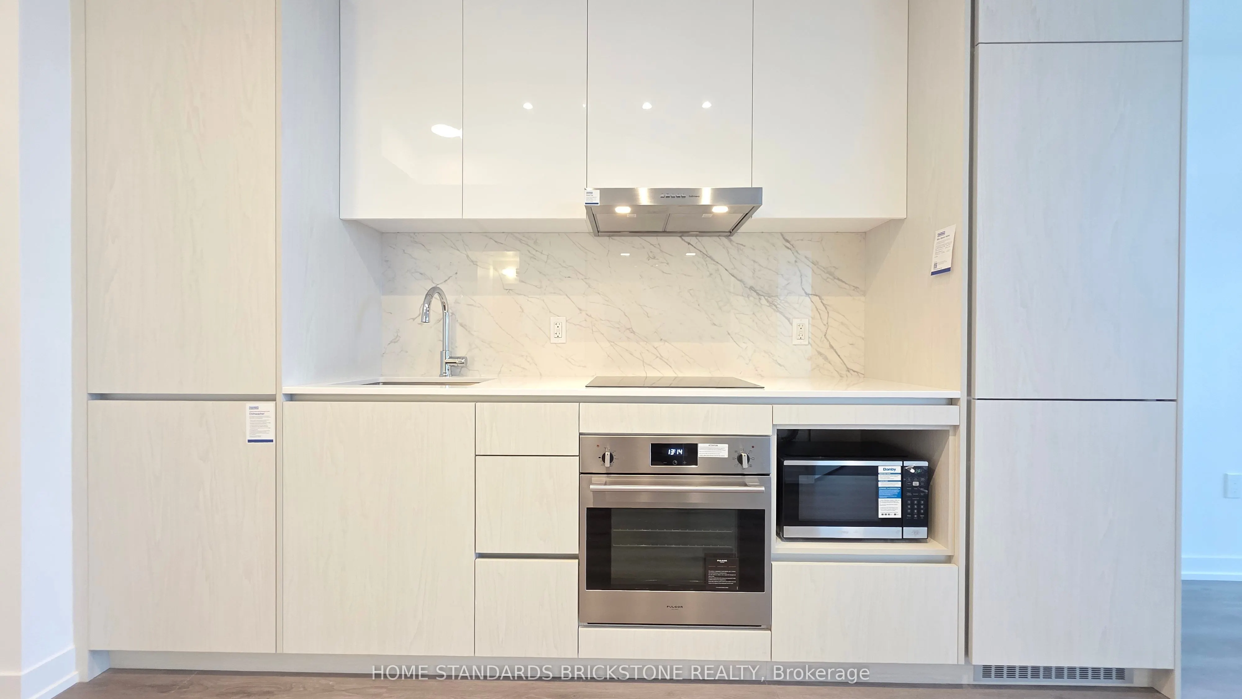 28 Interchange Way, #3711