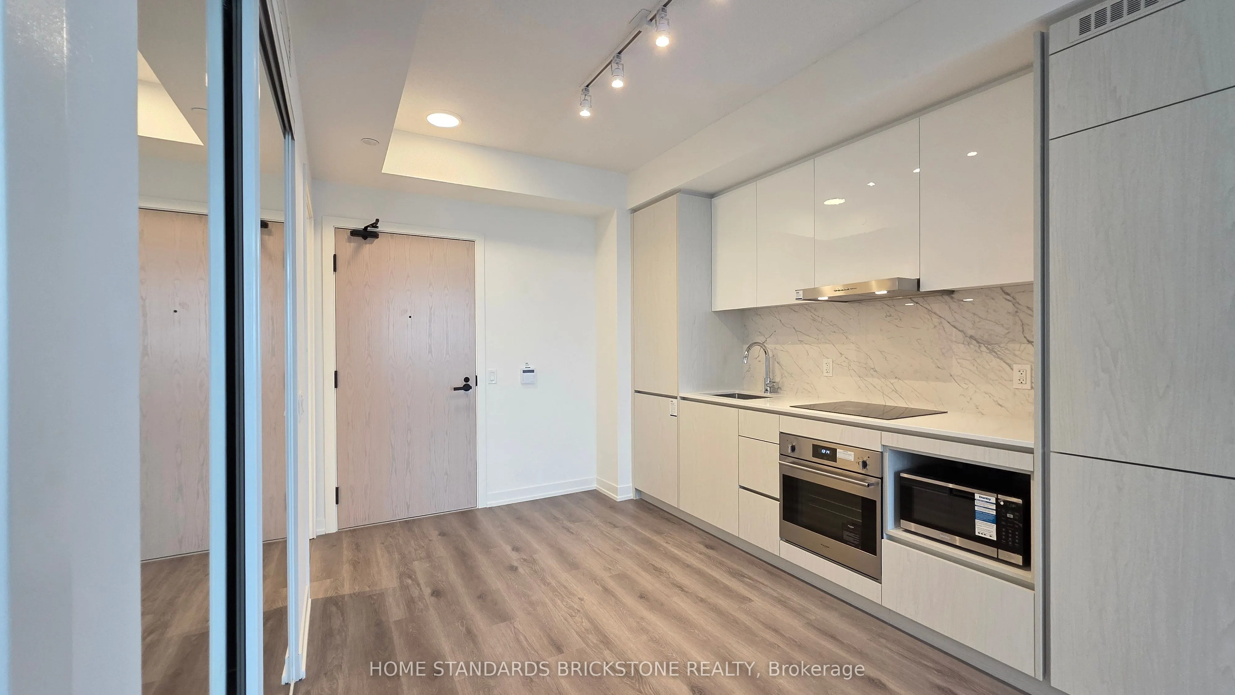 28 Interchange Way, #3711