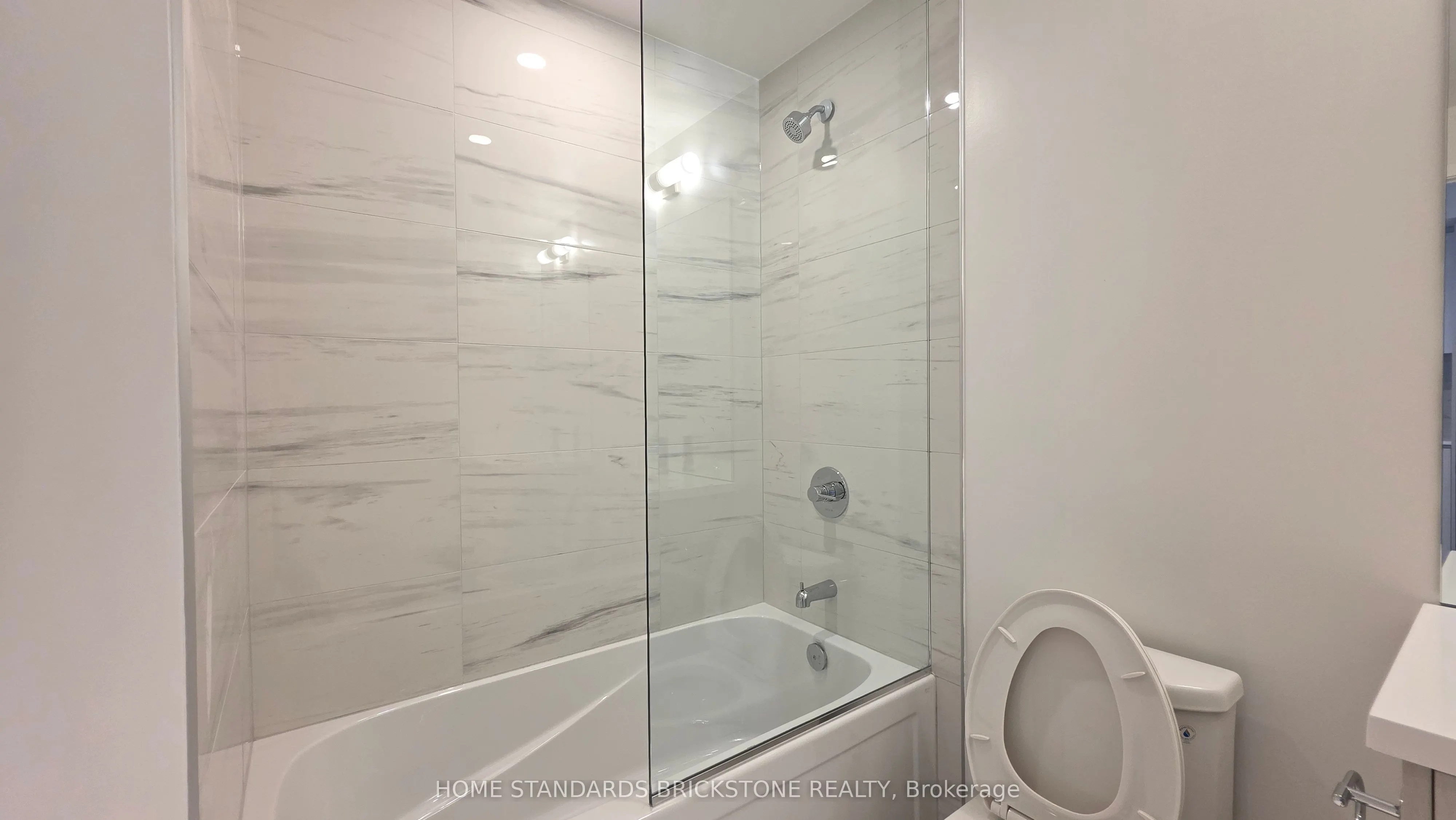 28 Interchange Way, #3711