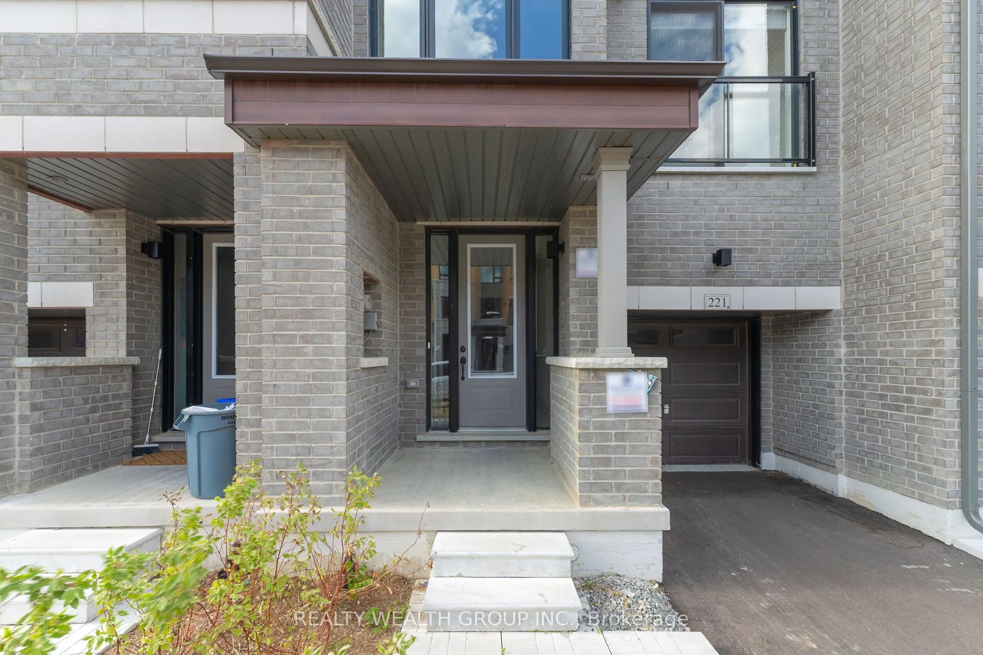 221 Tennant Circle