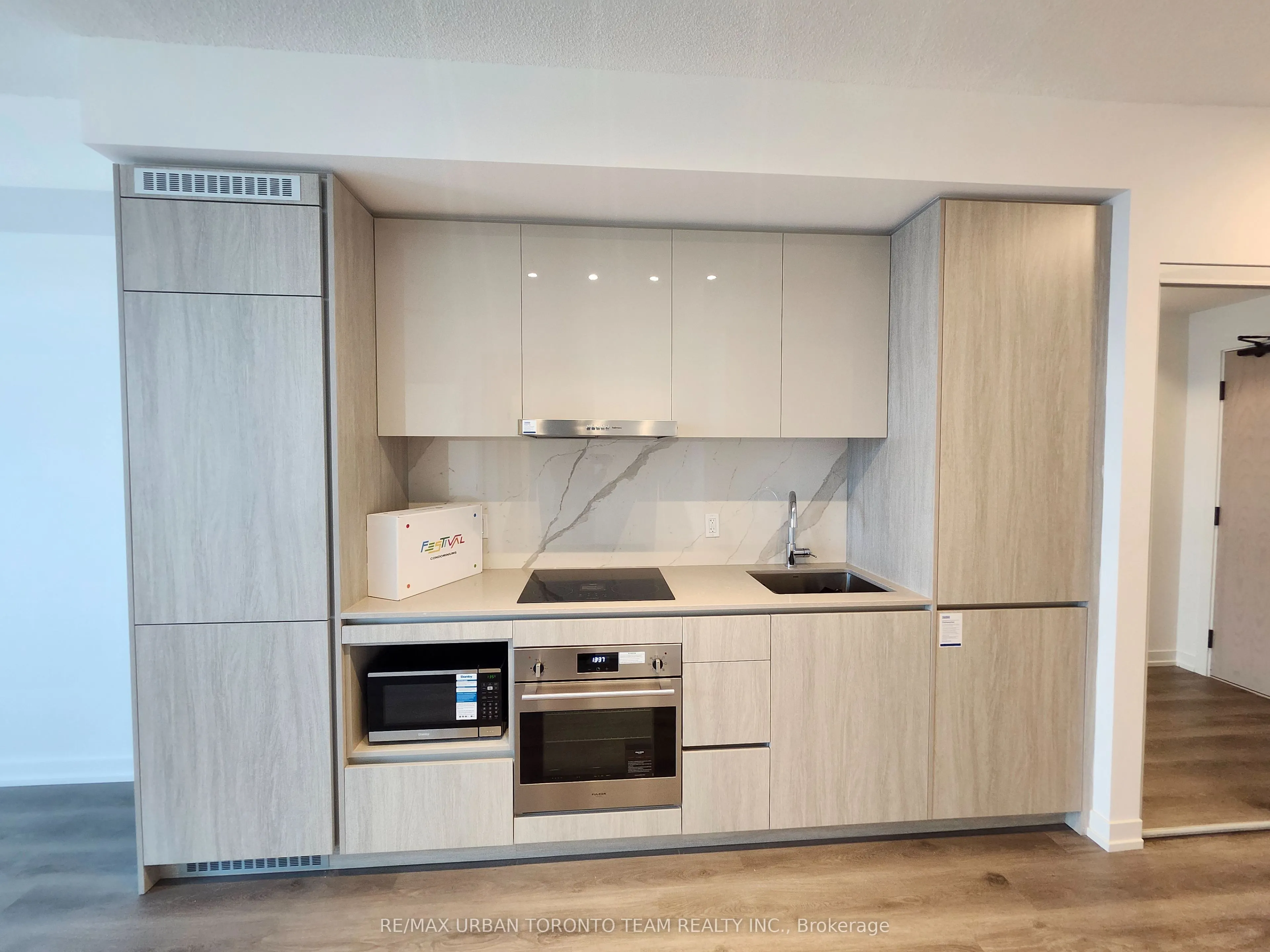 28 Interchange Way, #4008