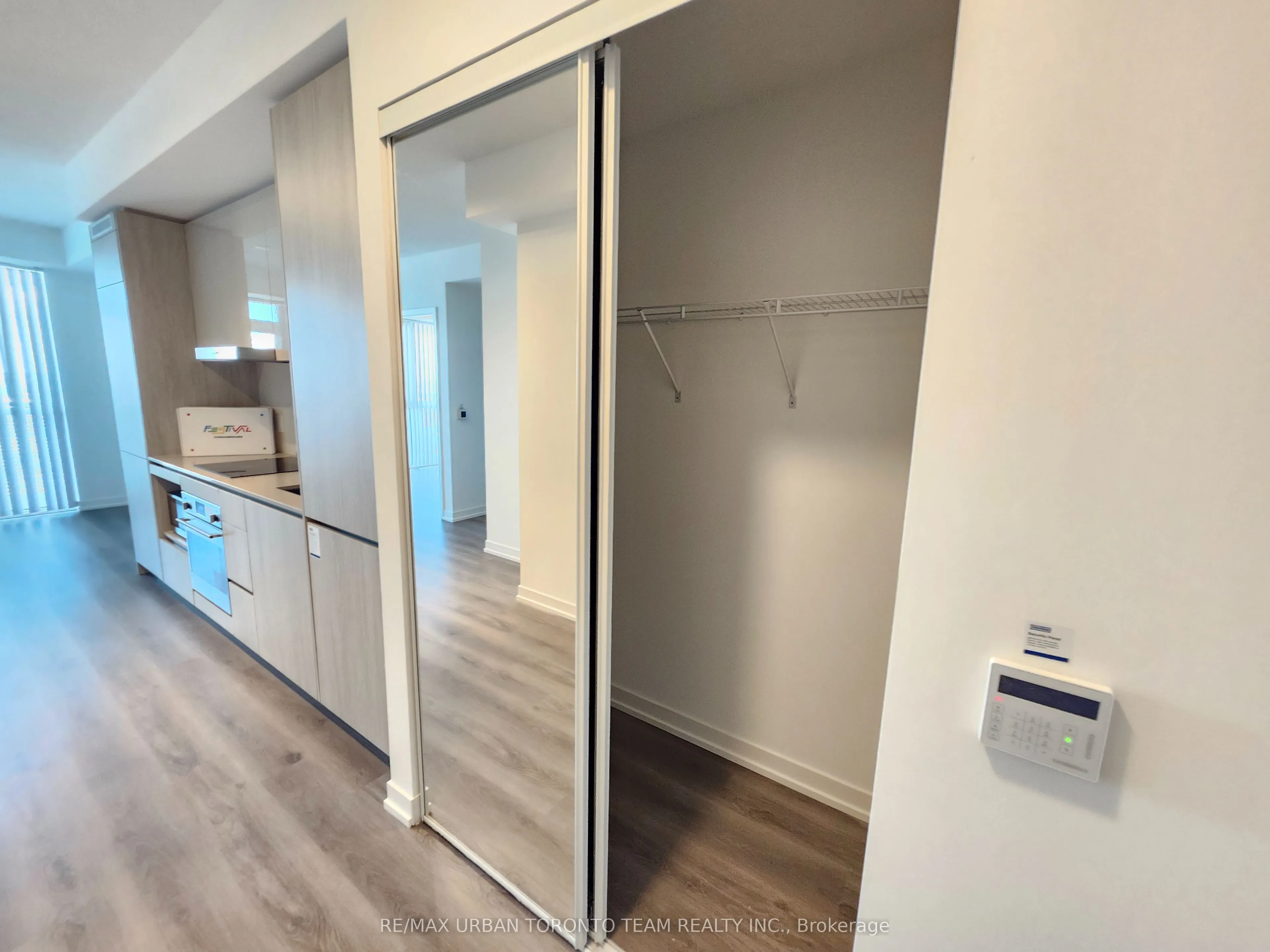28 Interchange Way, #4008