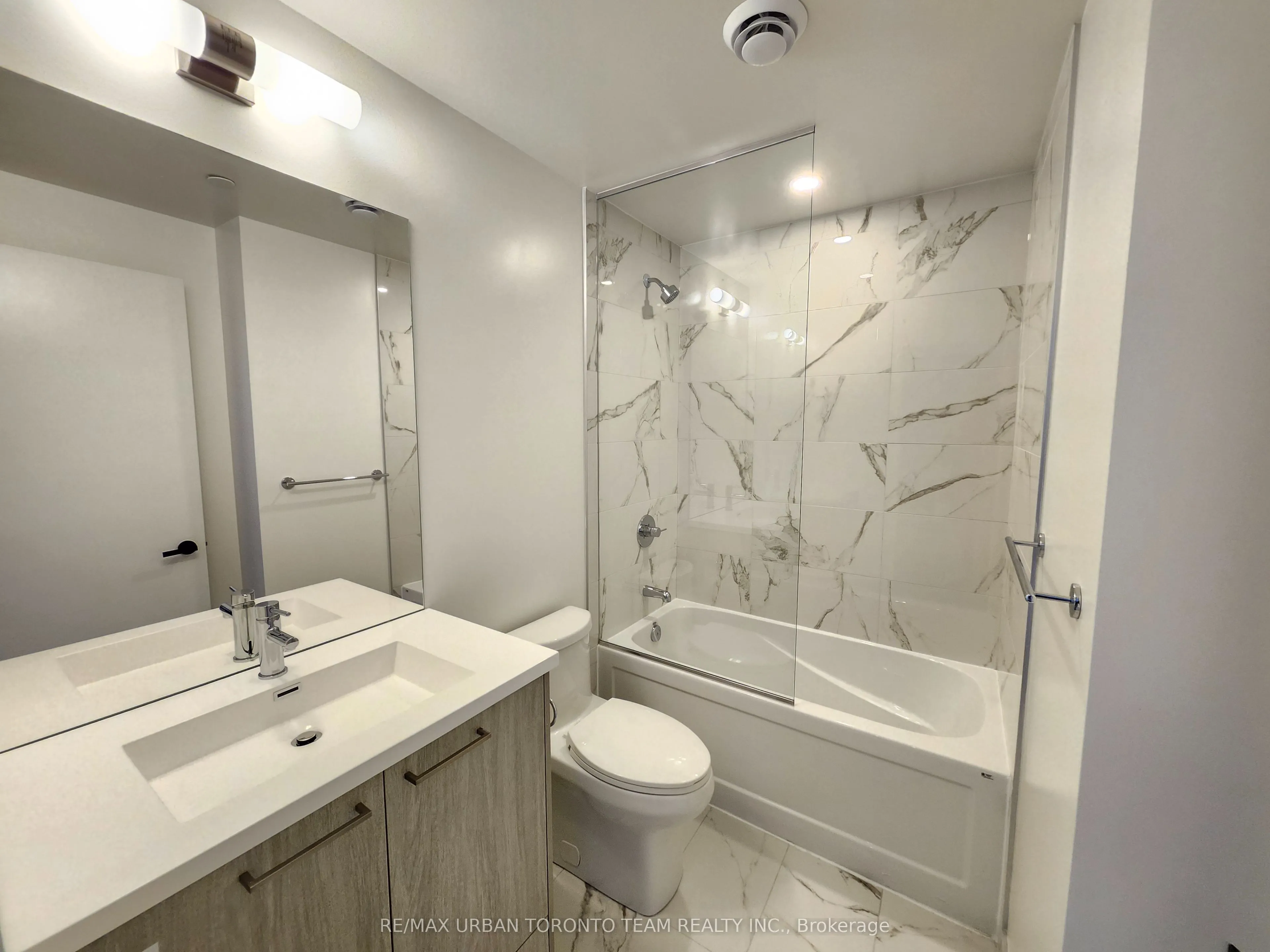 28 Interchange Way, #4008