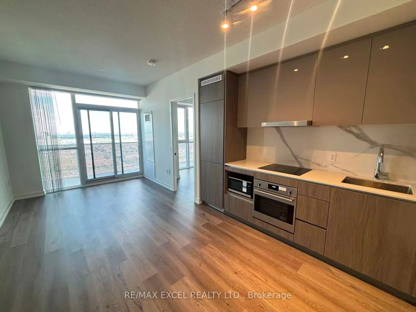 28 Interchange Way, #3906