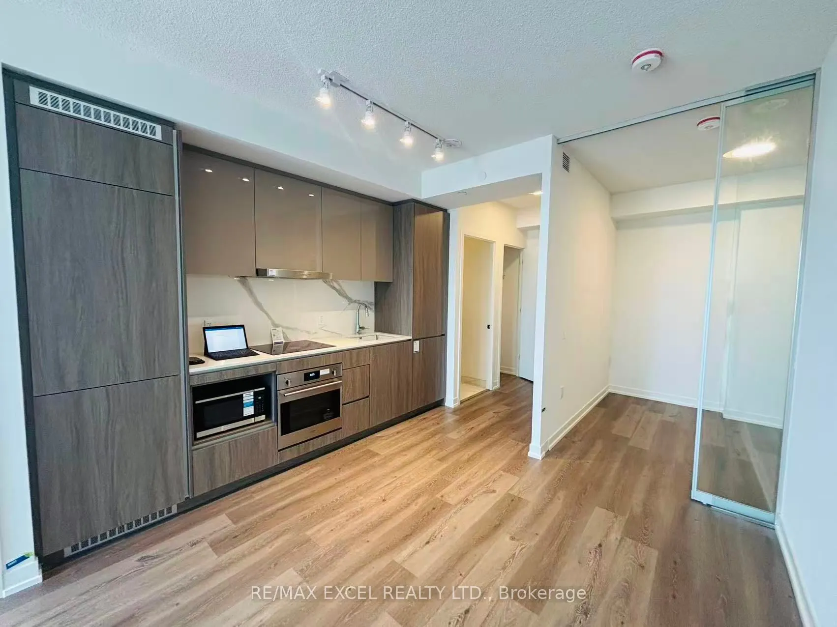 28 Interchange Way, #3906