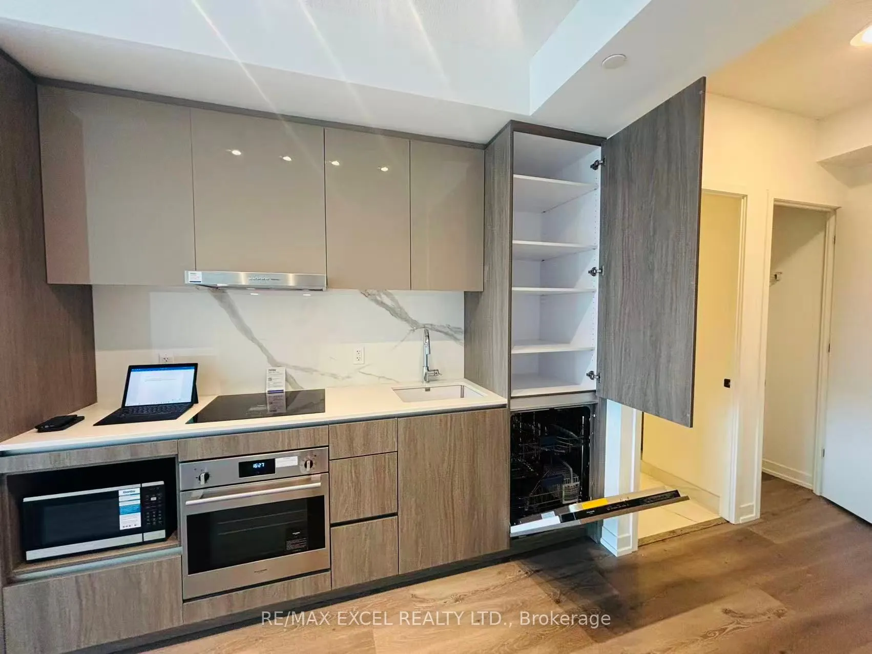28 Interchange Way, #3906