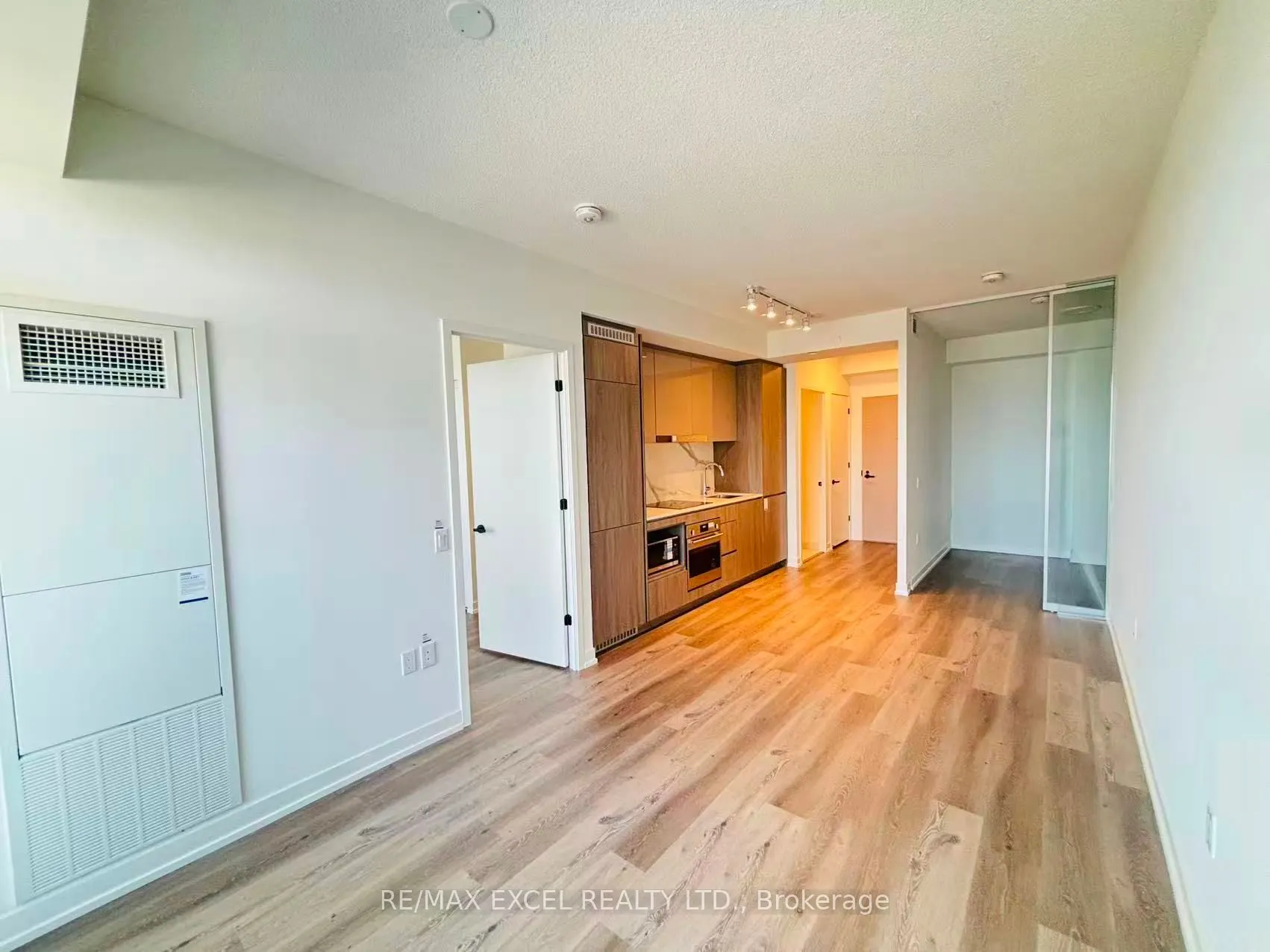 28 Interchange Way, #3906