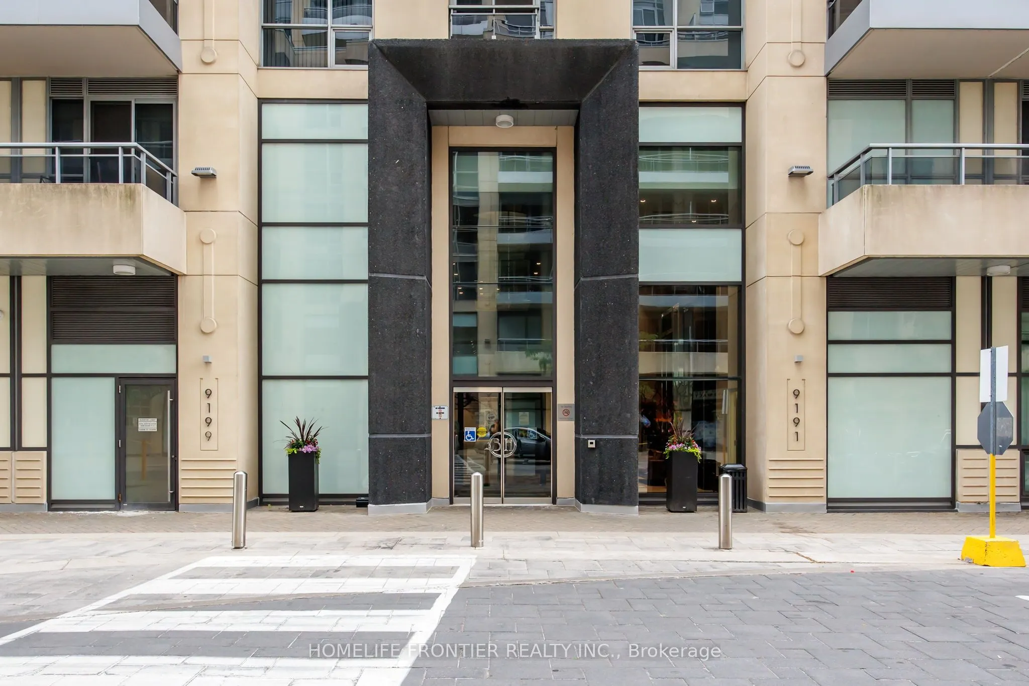 9191 Yonge Street, #SW404