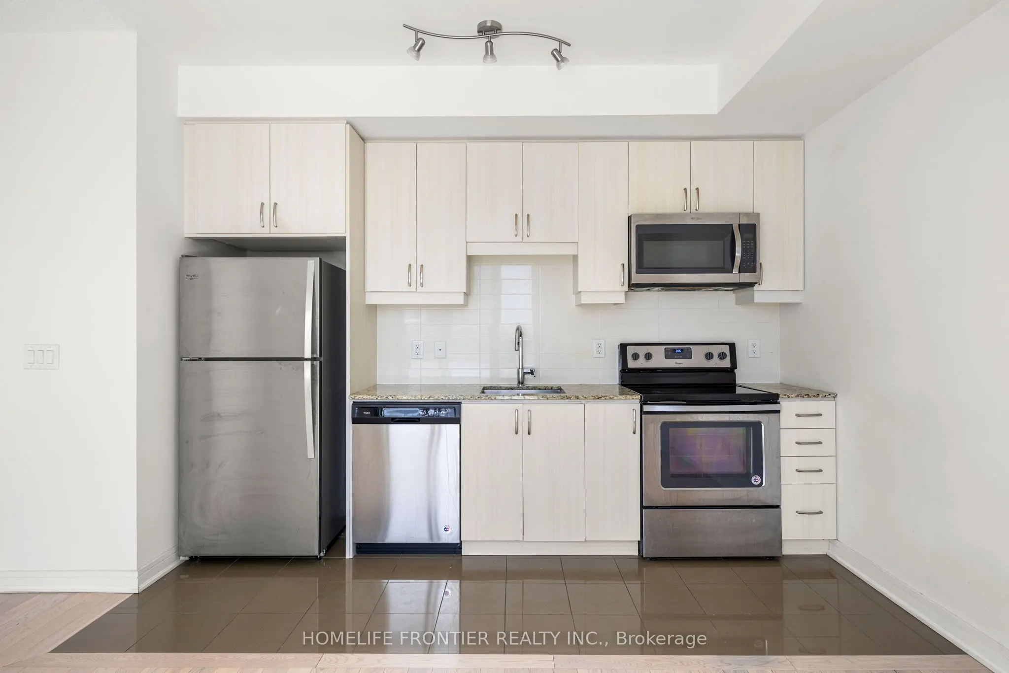 9191 Yonge Street, #SW404