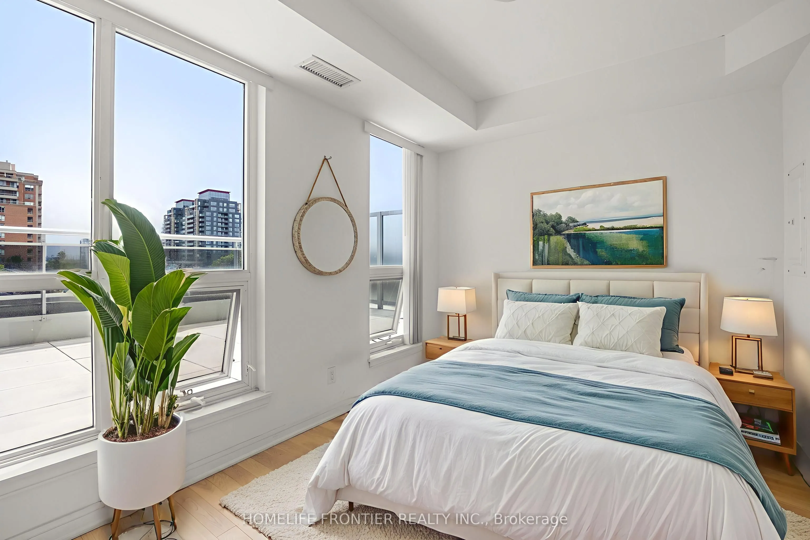 9191 Yonge Street, #SW404