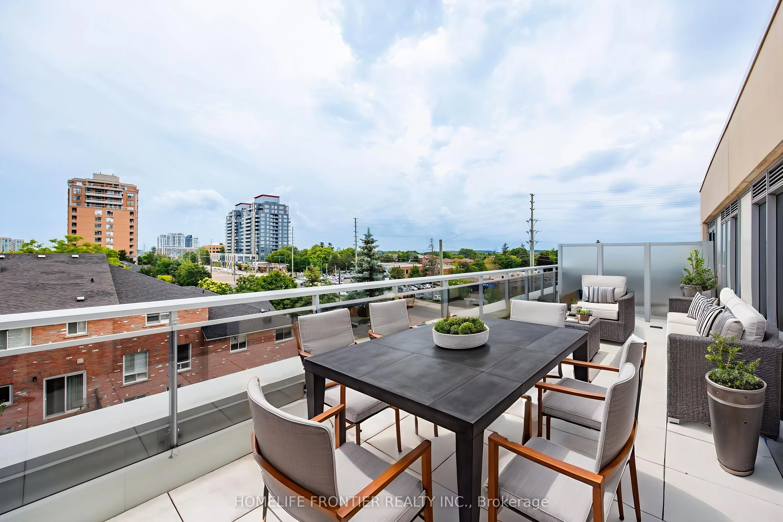 9191 Yonge Street, #SW404
