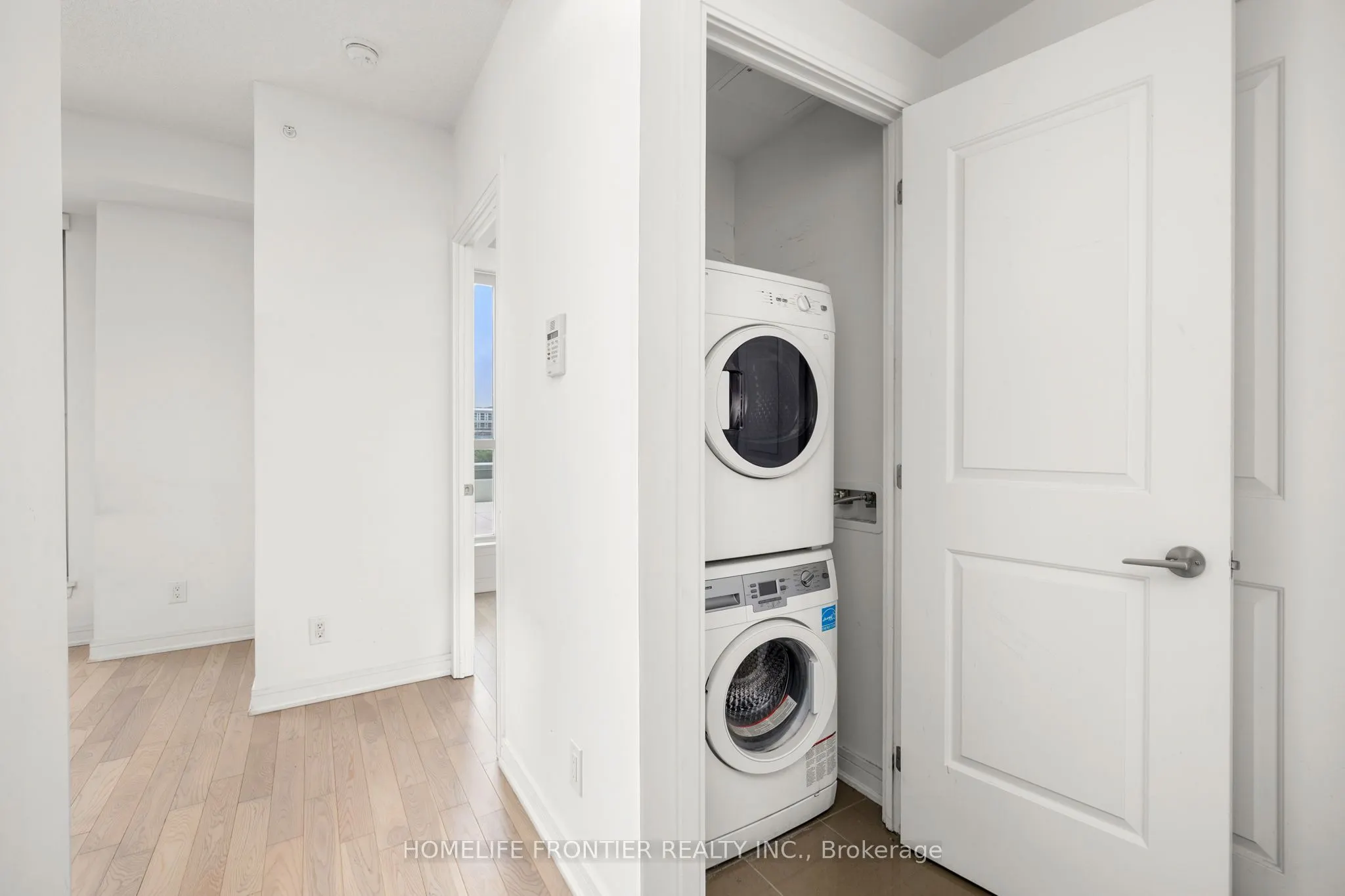 9191 Yonge Street, #SW404