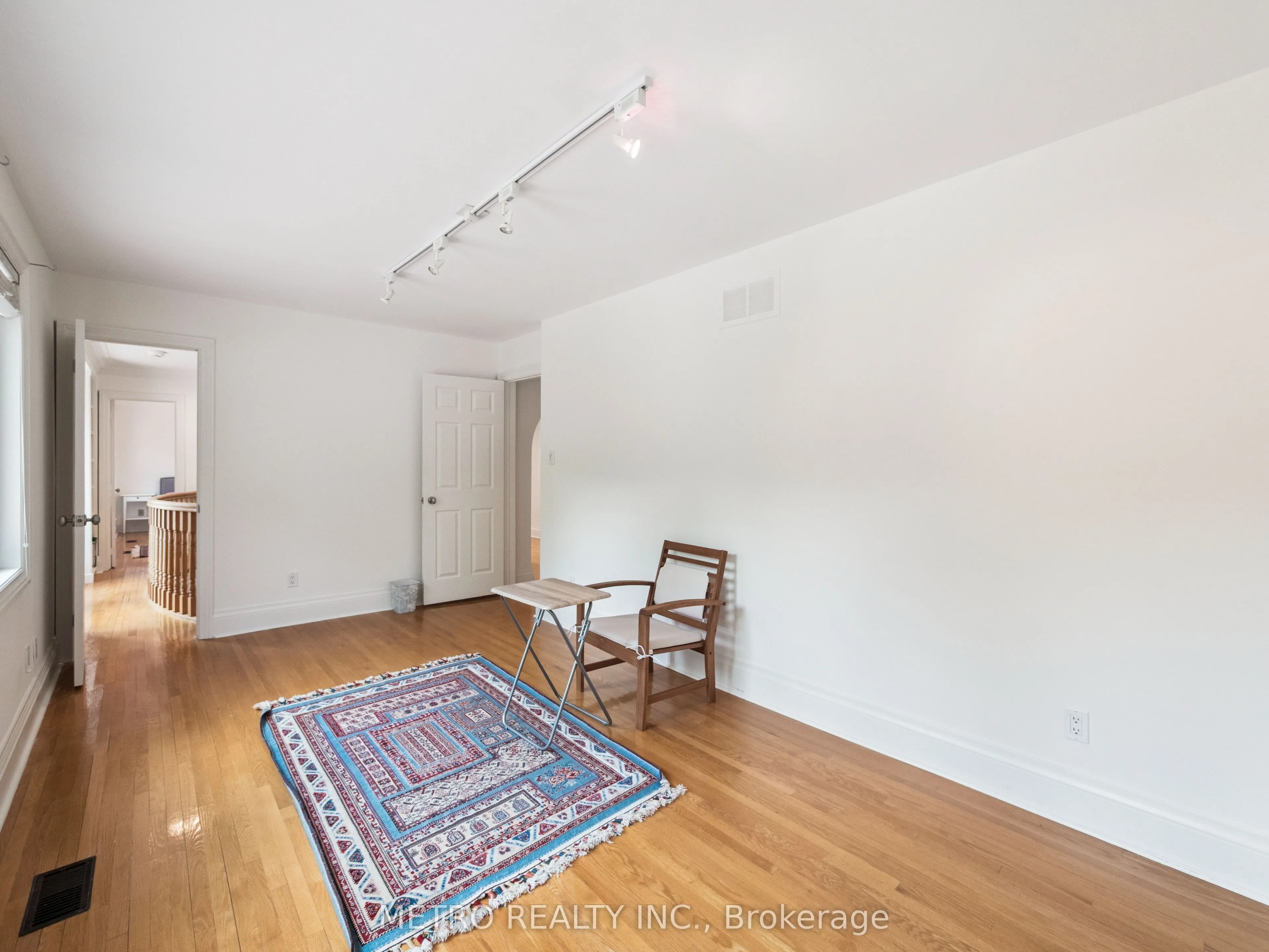 14 Village Squire Lane