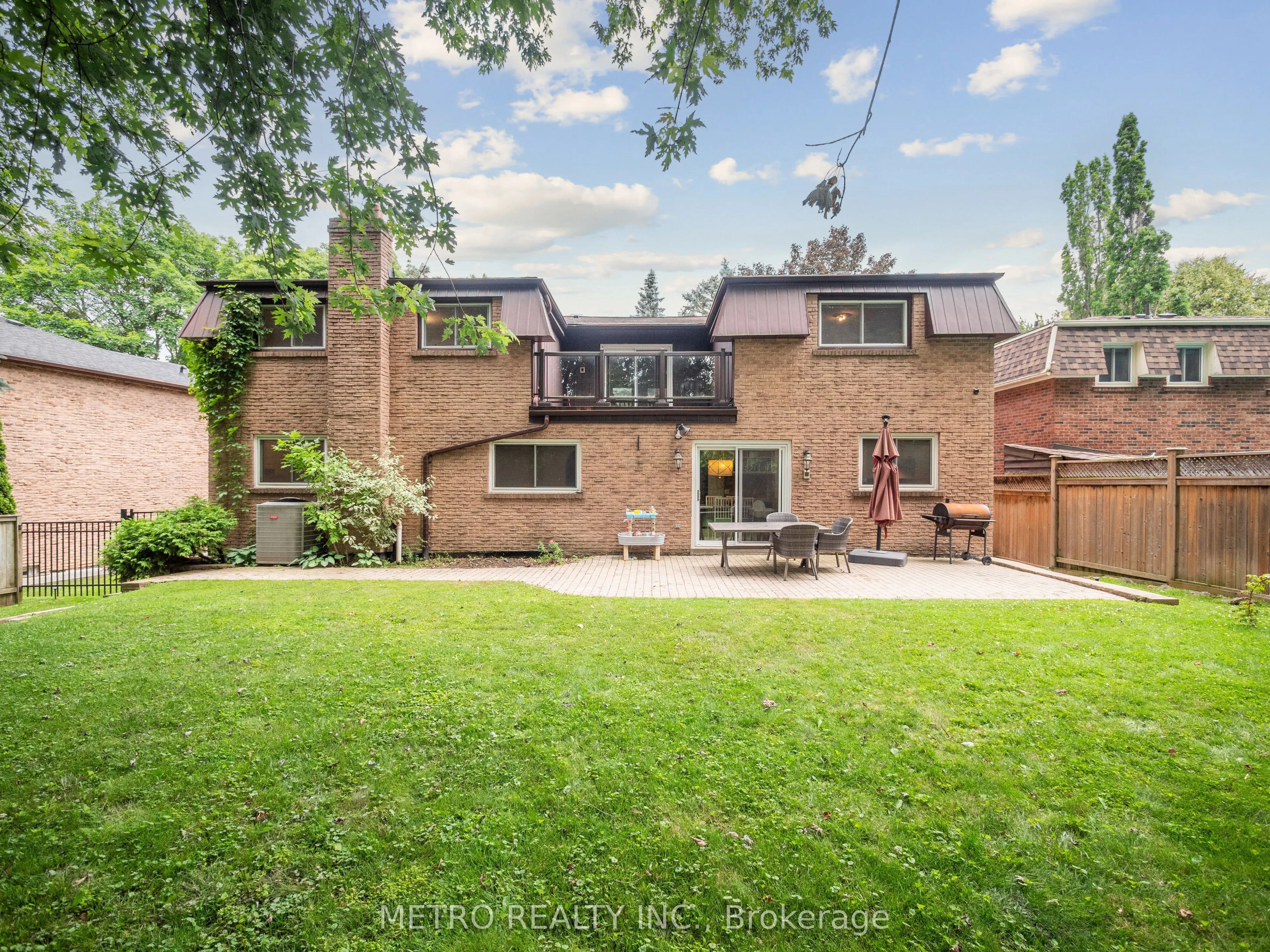14 Village Squire Lane