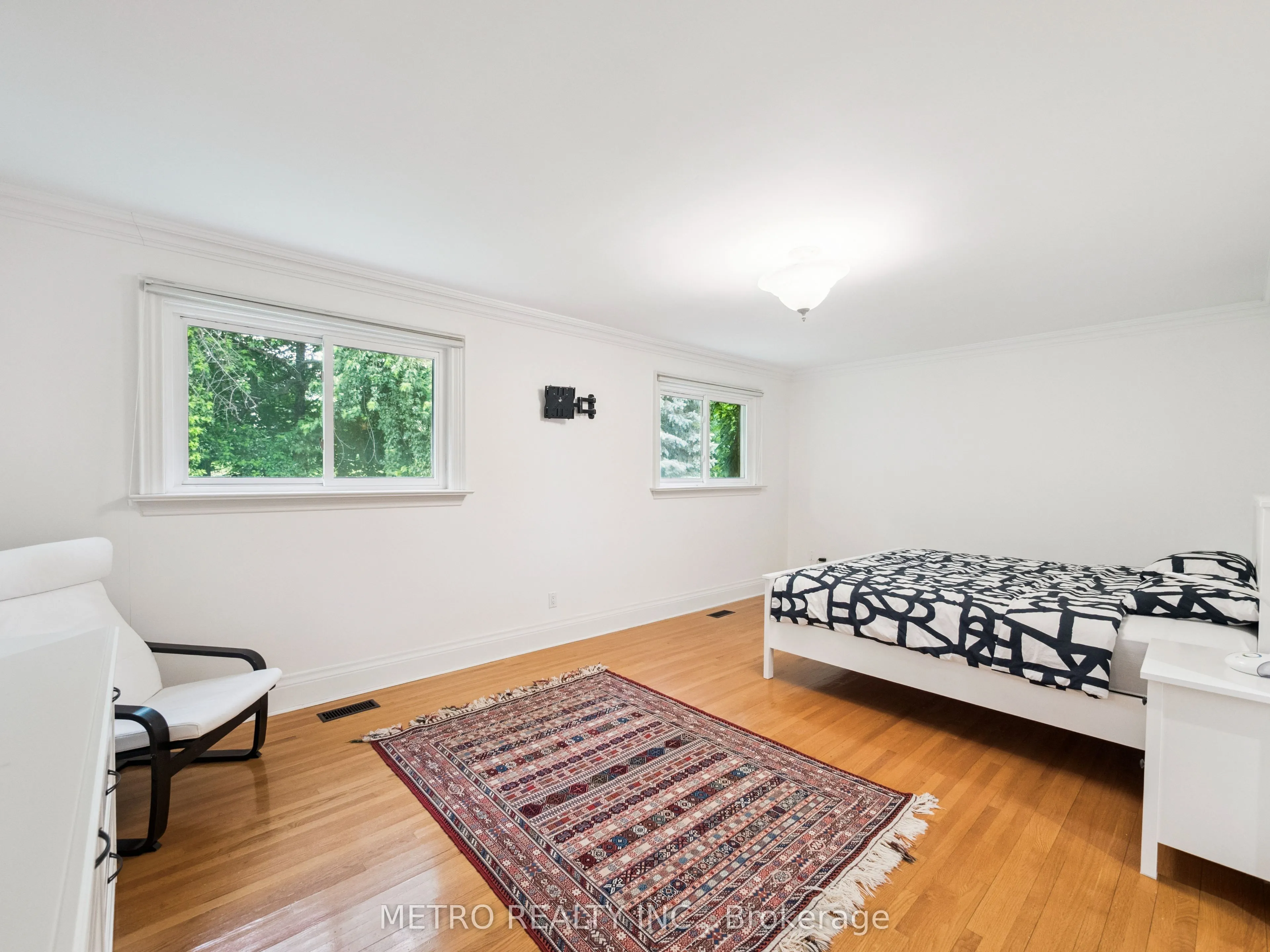 14 Village Squire Lane