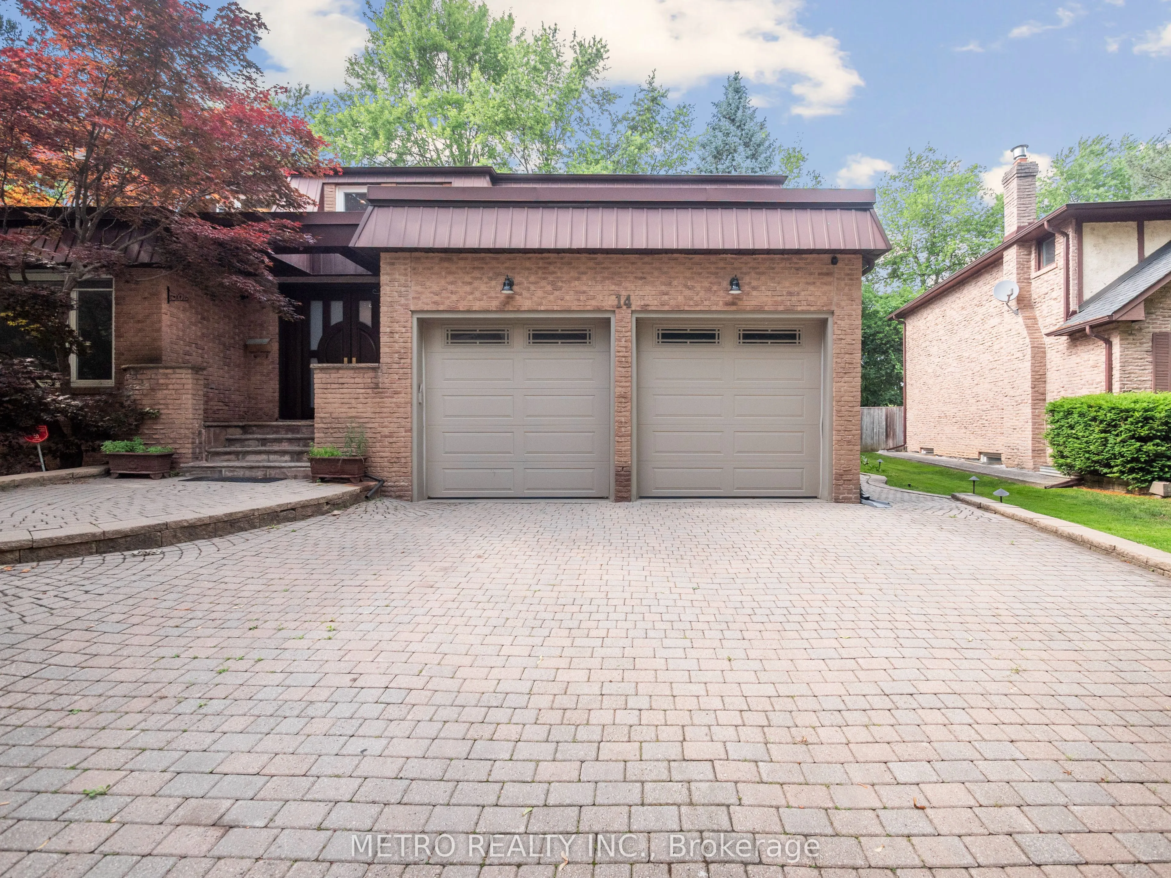 14 Village Squire Lane