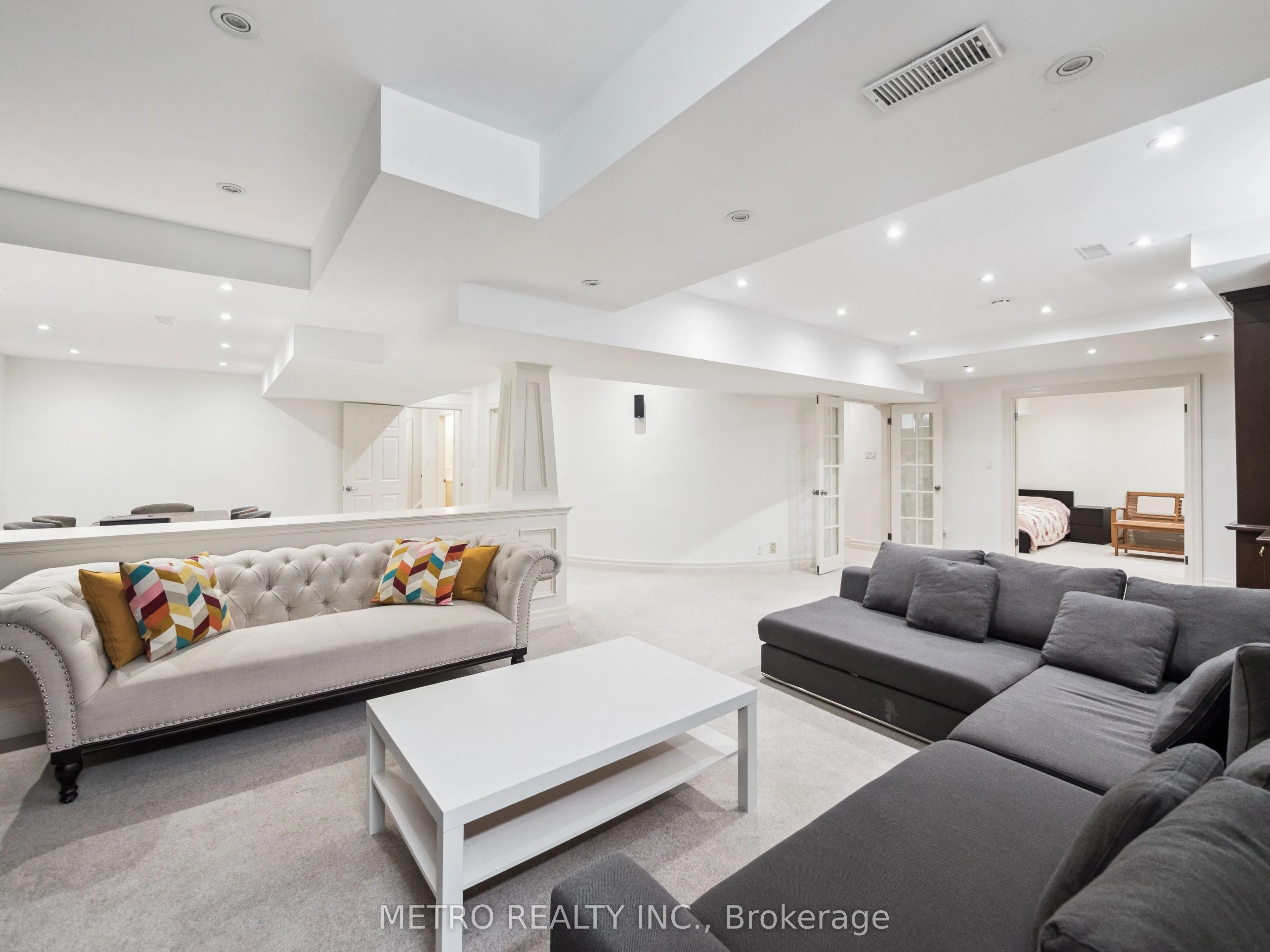 14 Village Squire Lane