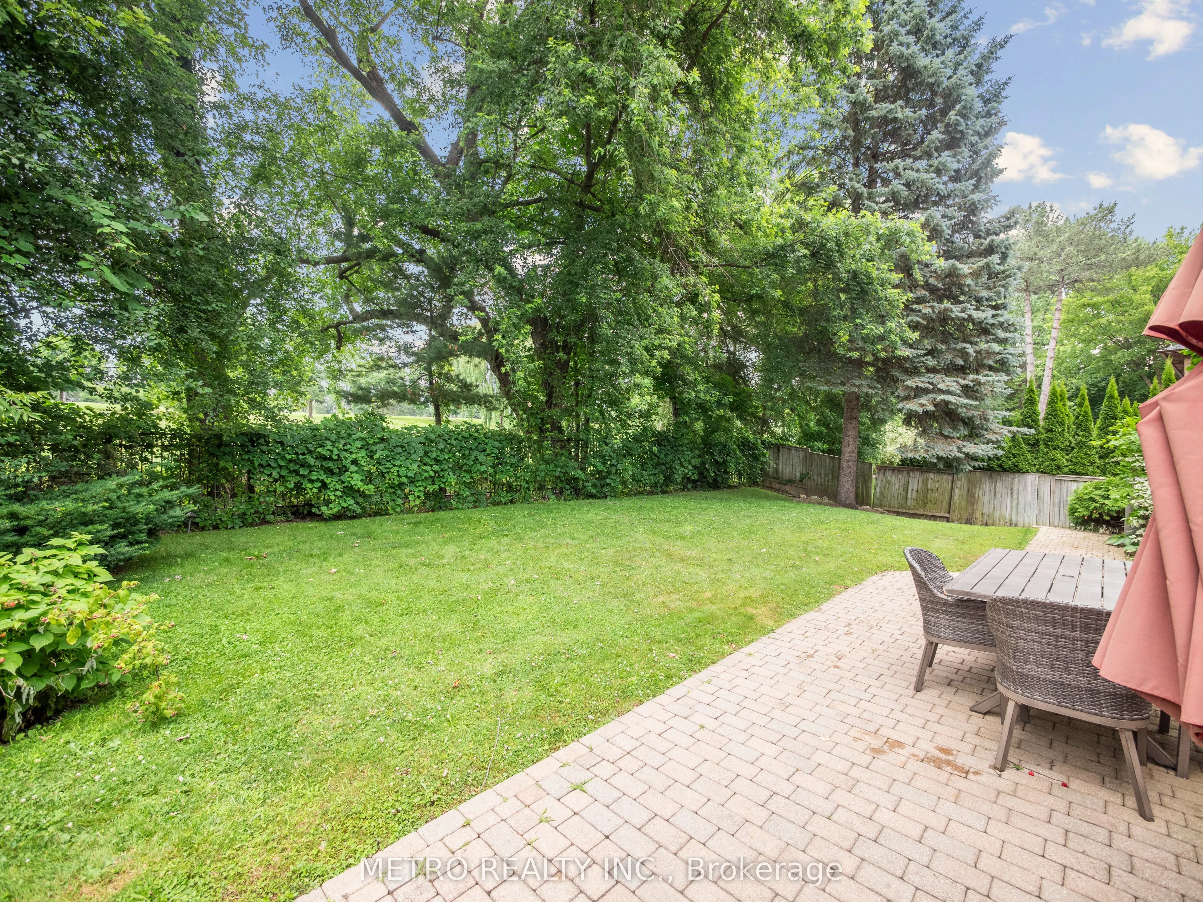 14 Village Squire Lane