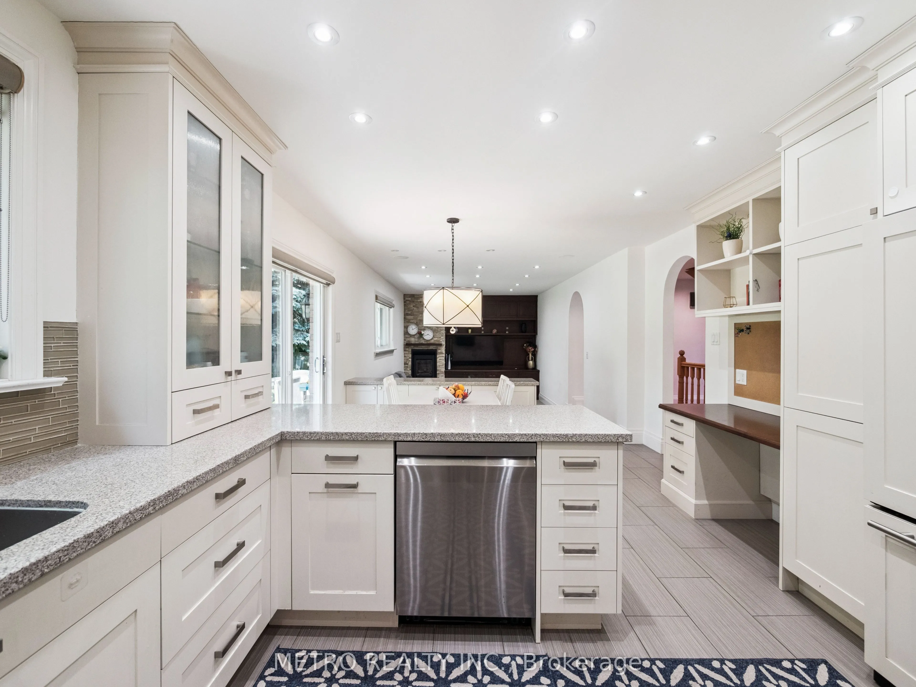14 Village Squire Lane