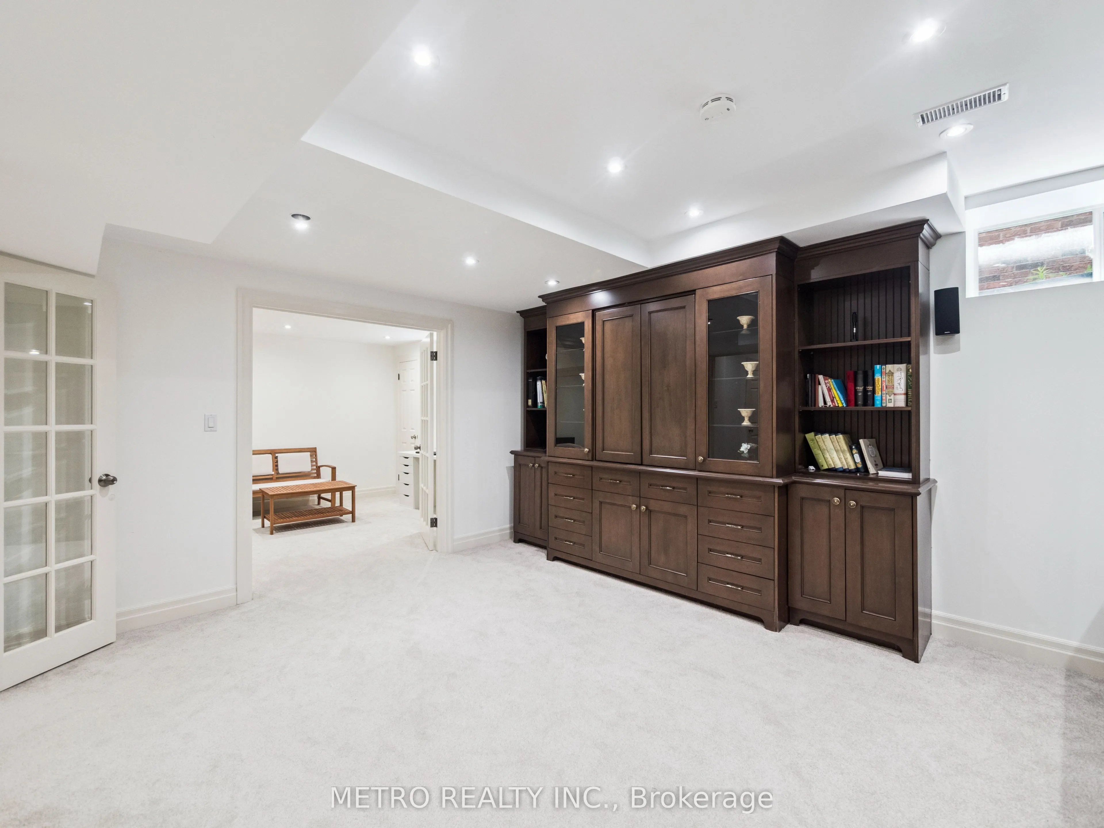 14 Village Squire Lane