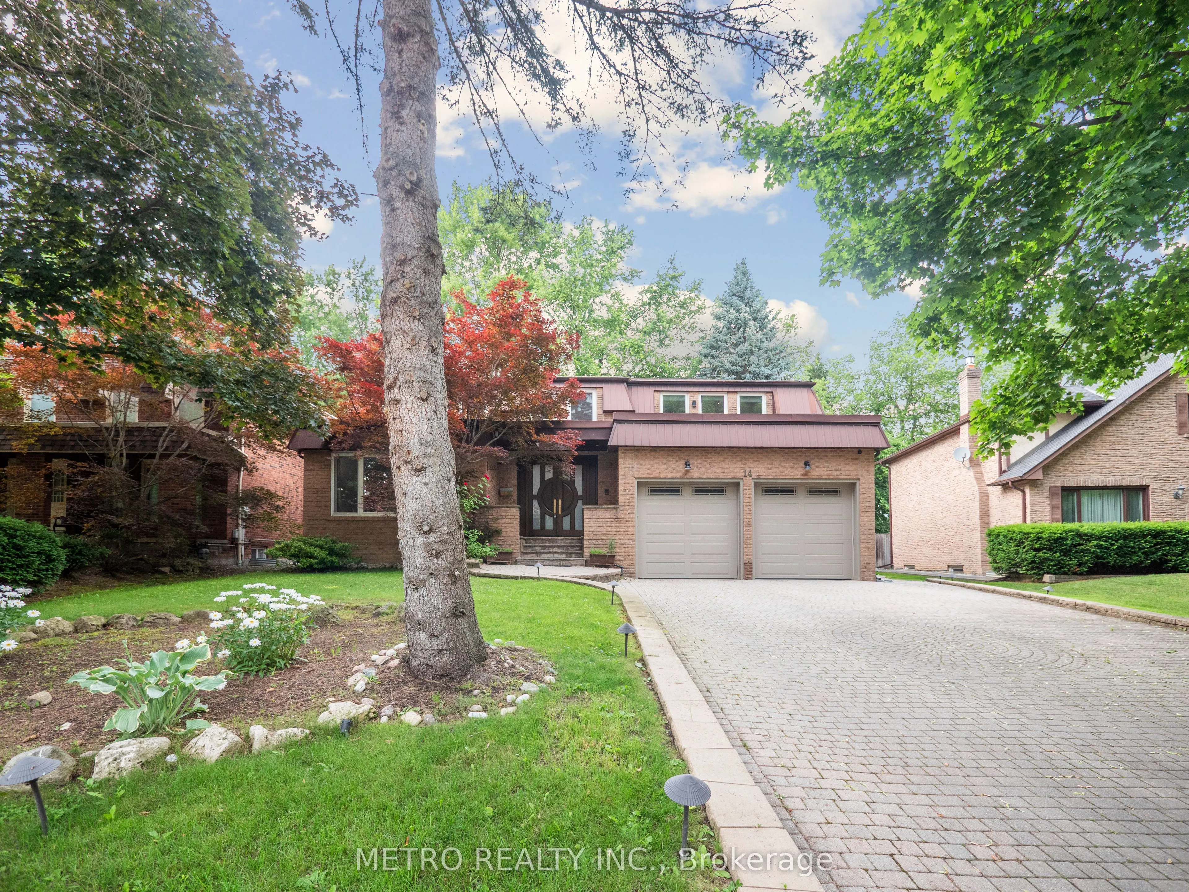 14 Village Squire Lane