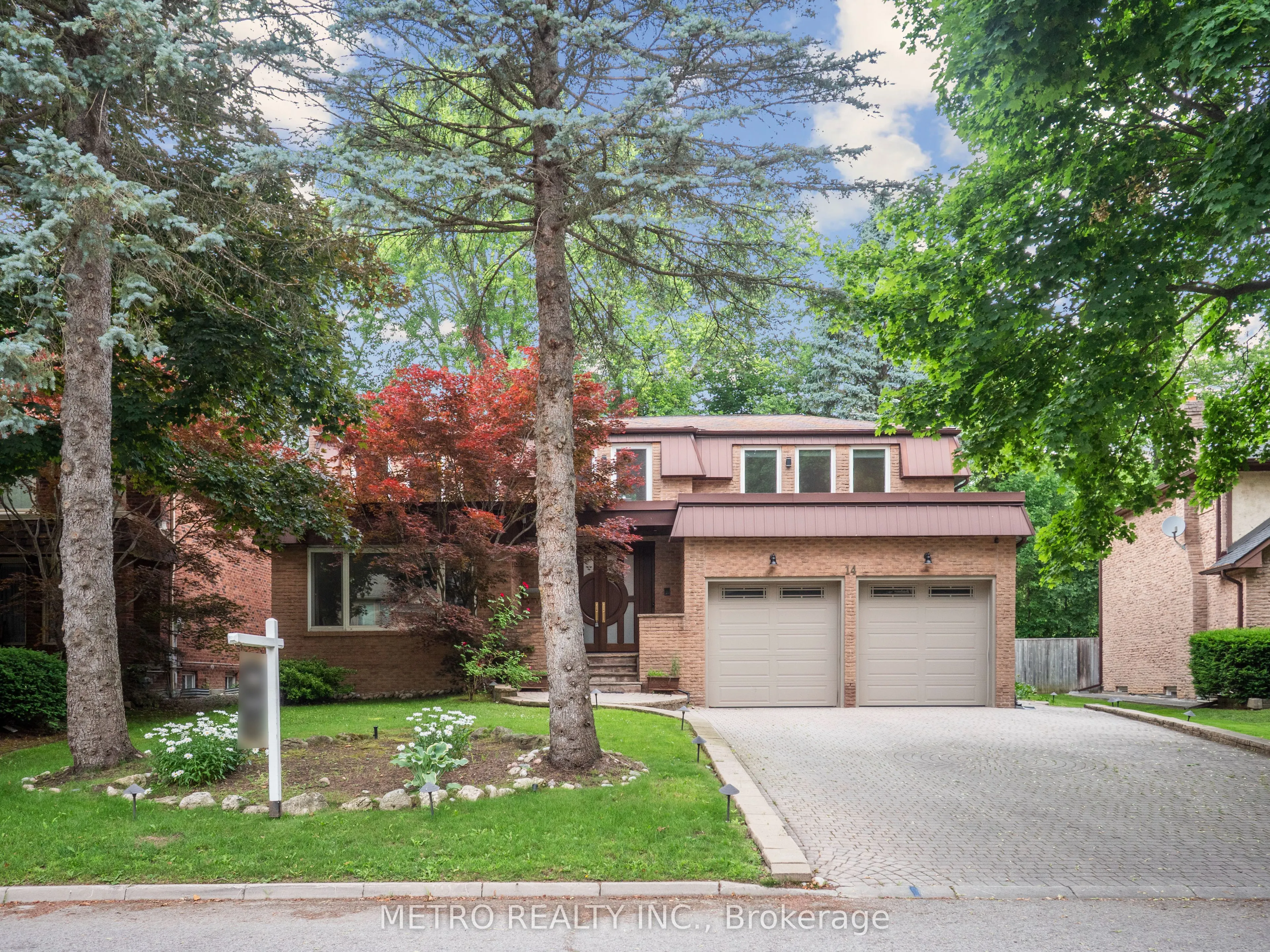 14 Village Squire Lane